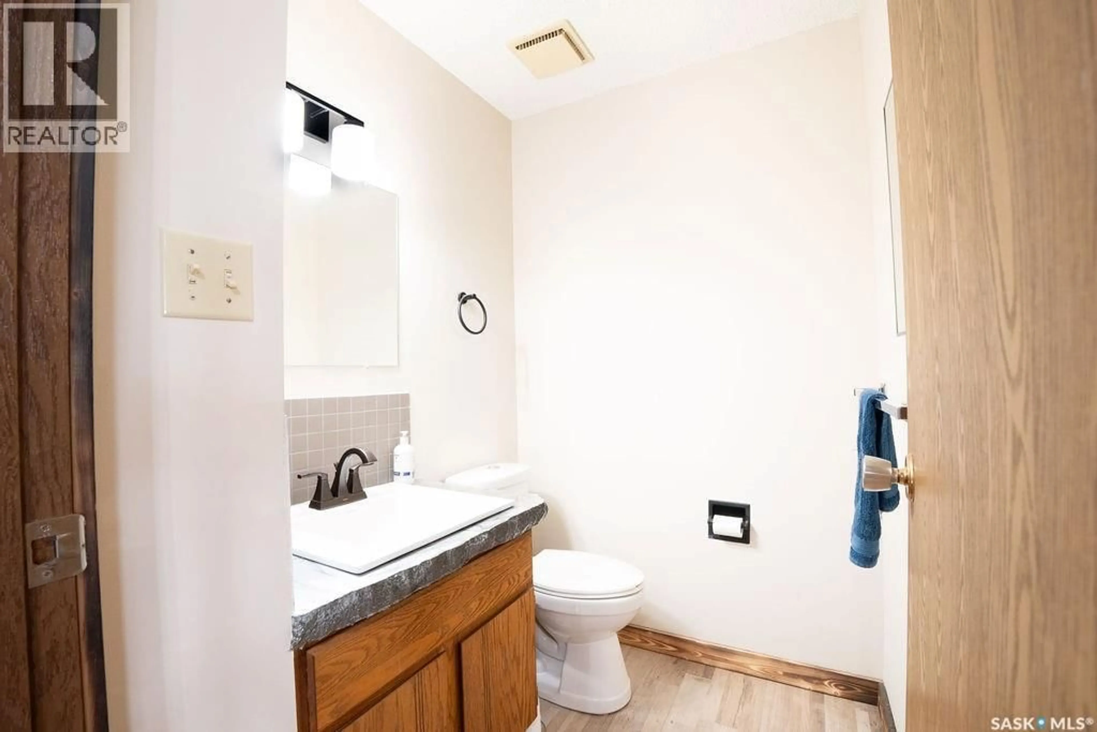 Standard bathroom, ceramic/tile floor for 701 1ST STREET, Hanley Saskatchewan S0G2E0