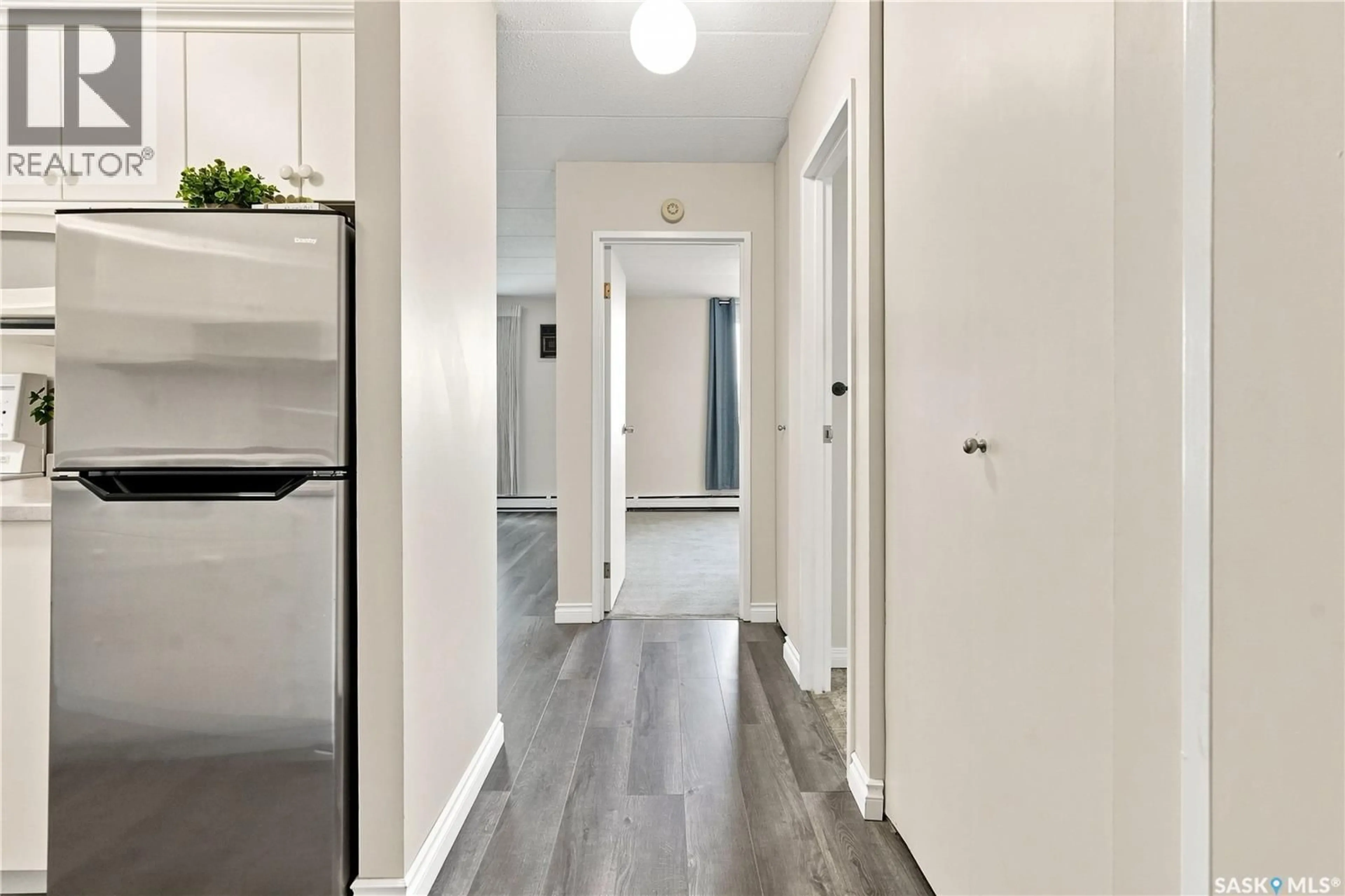 Indoor entryway for 208 - 2830 GORDON ROAD, Regina Saskatchewan S4S6A1
