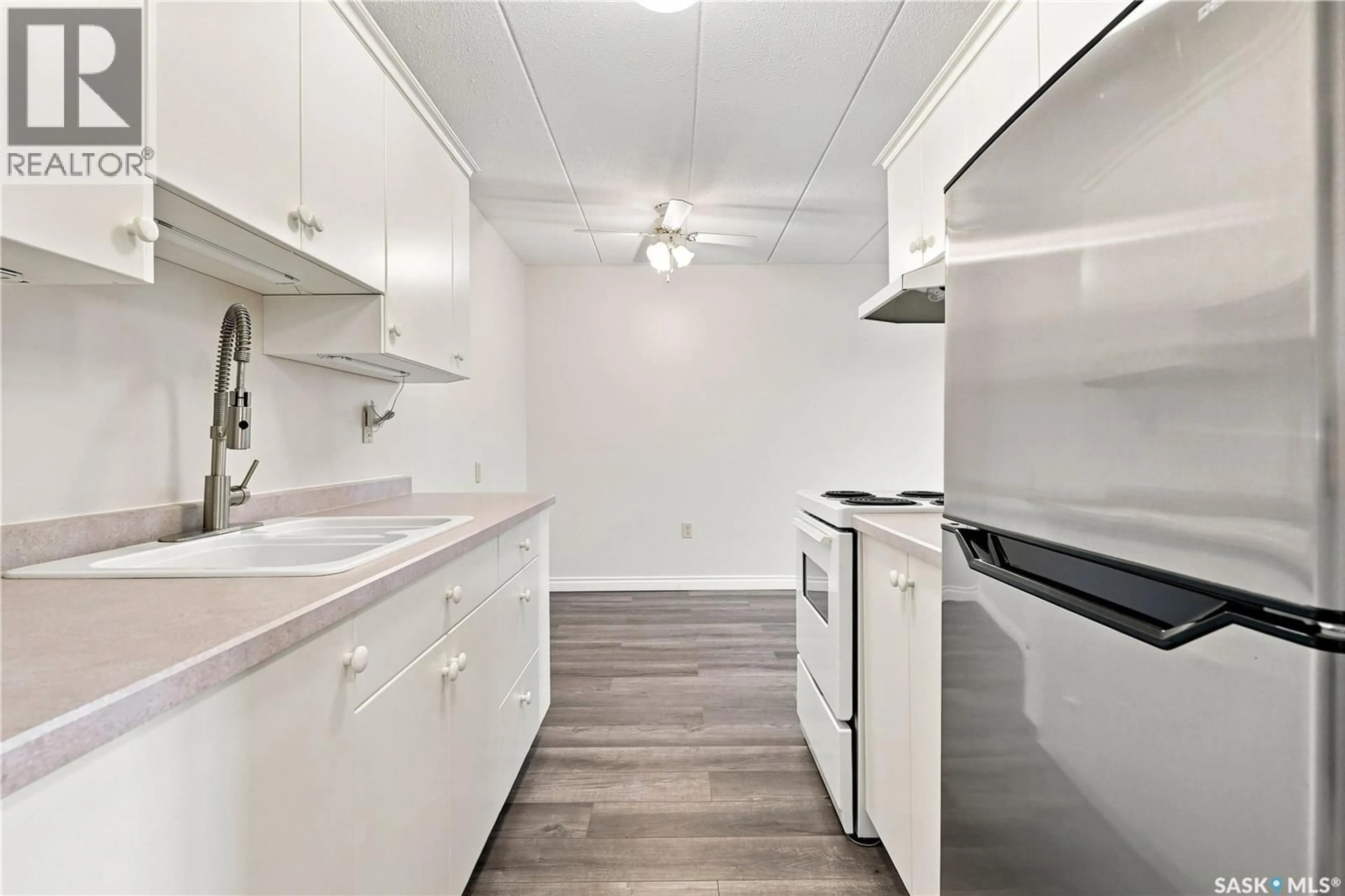 Standard kitchen, unknown for 208 - 2830 GORDON ROAD, Regina Saskatchewan S4S6A1