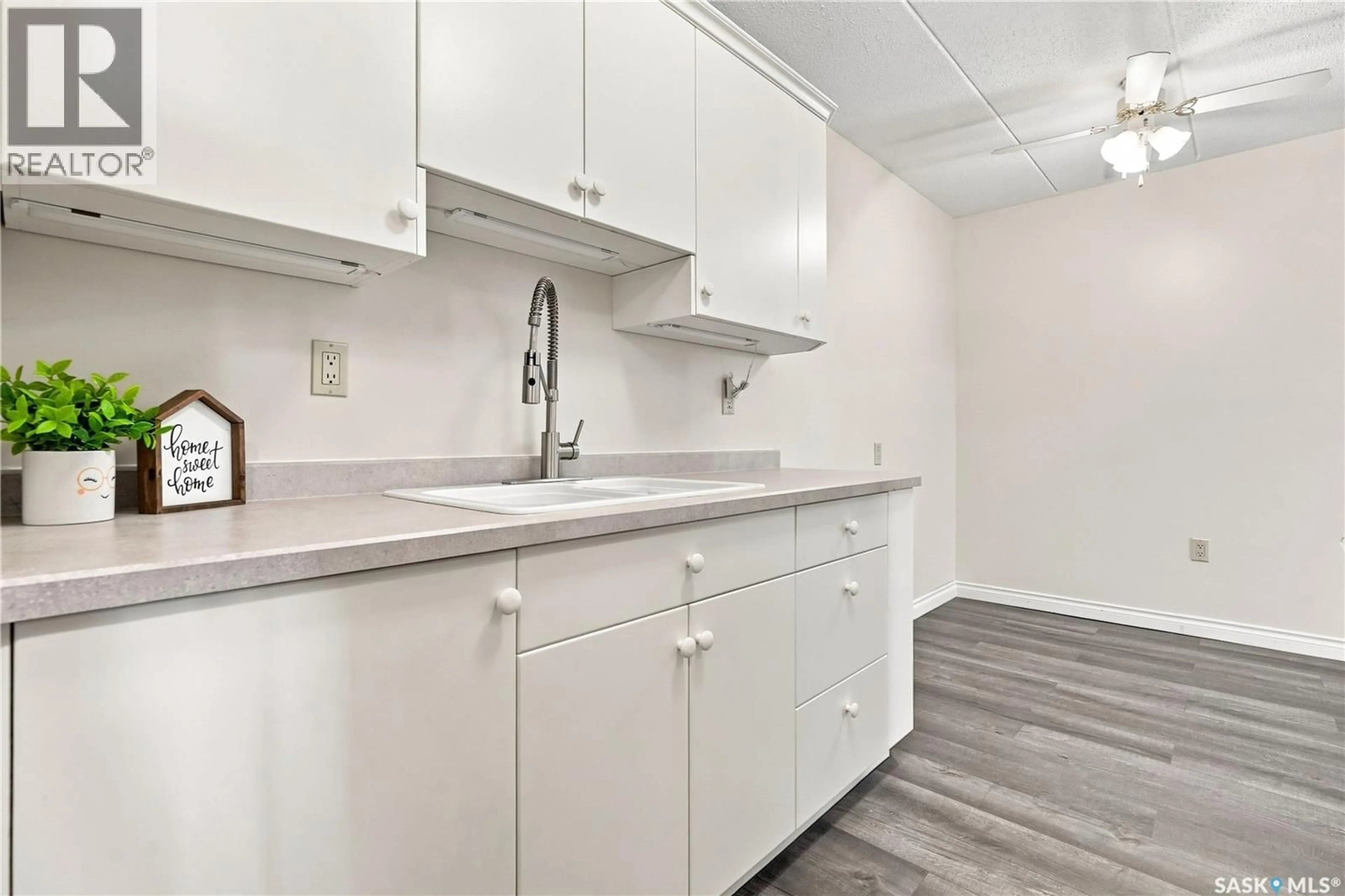 Standard kitchen, unknown for 208 - 2830 GORDON ROAD, Regina Saskatchewan S4S6A1