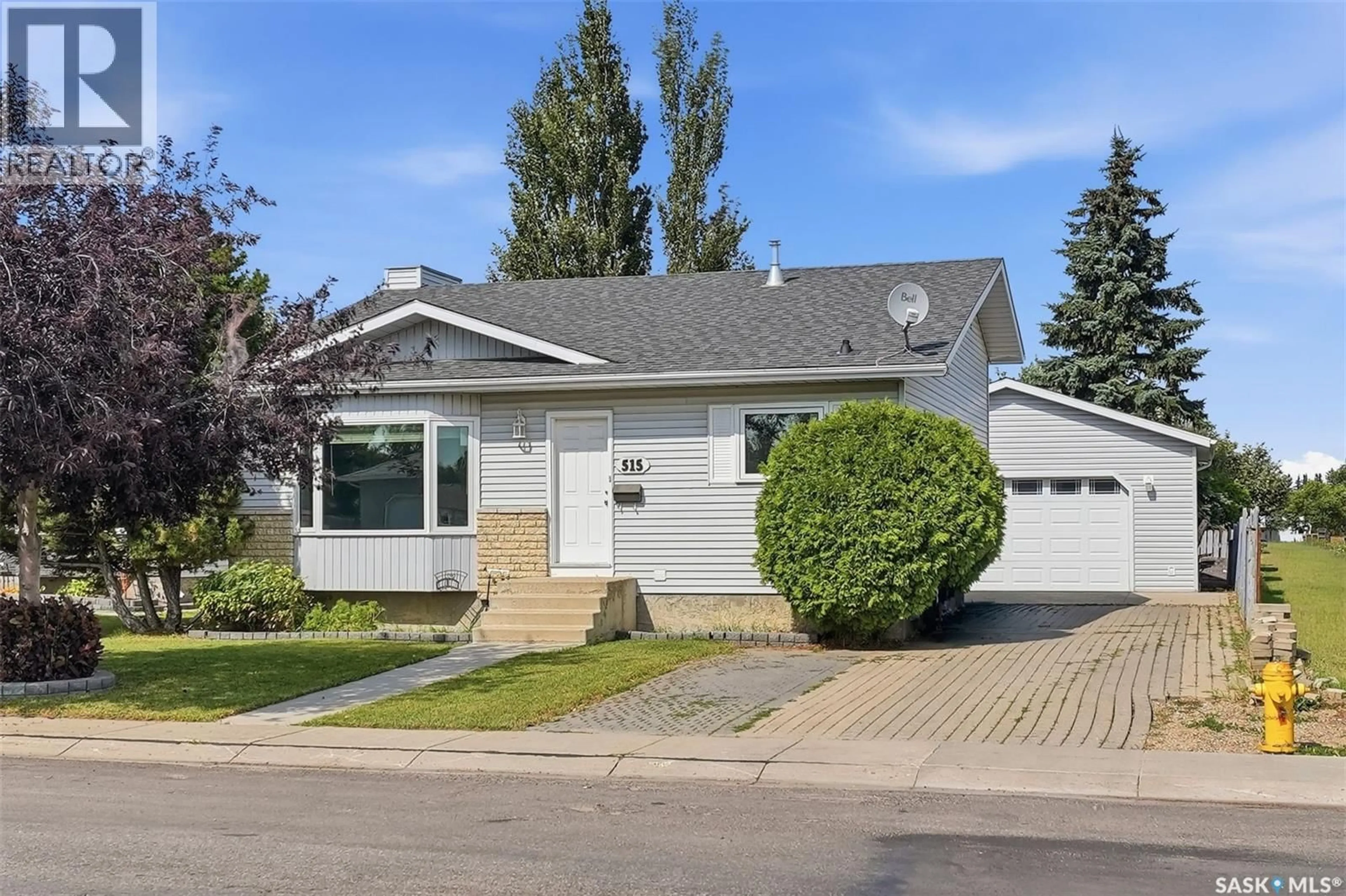 Home with vinyl exterior material, street for 515 KERR ROAD, Saskatoon Saskatchewan S7N3R4