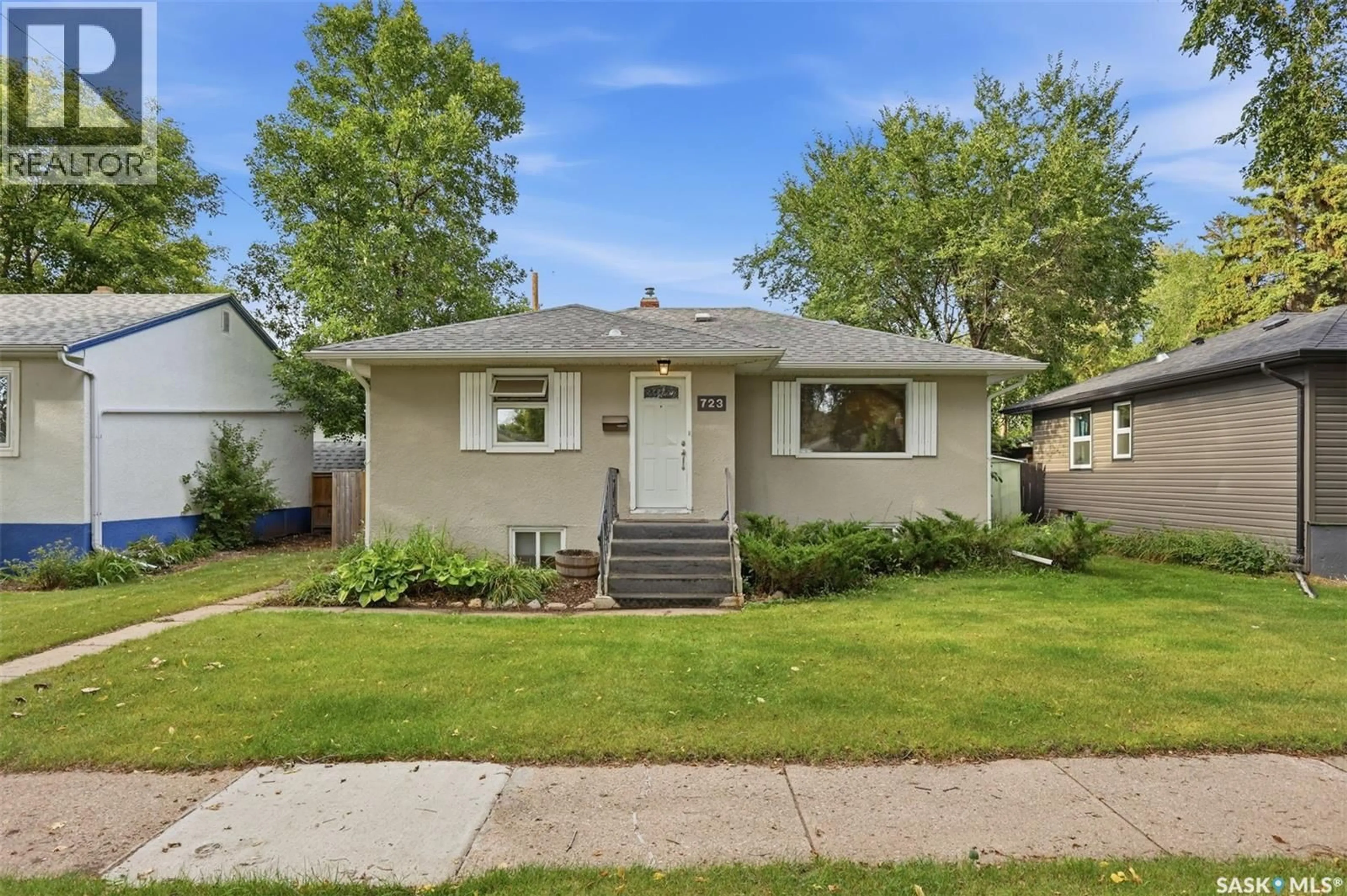 Home with vinyl exterior material, street for 723 4TH STREET, Saskatoon Saskatchewan S7H1K1
