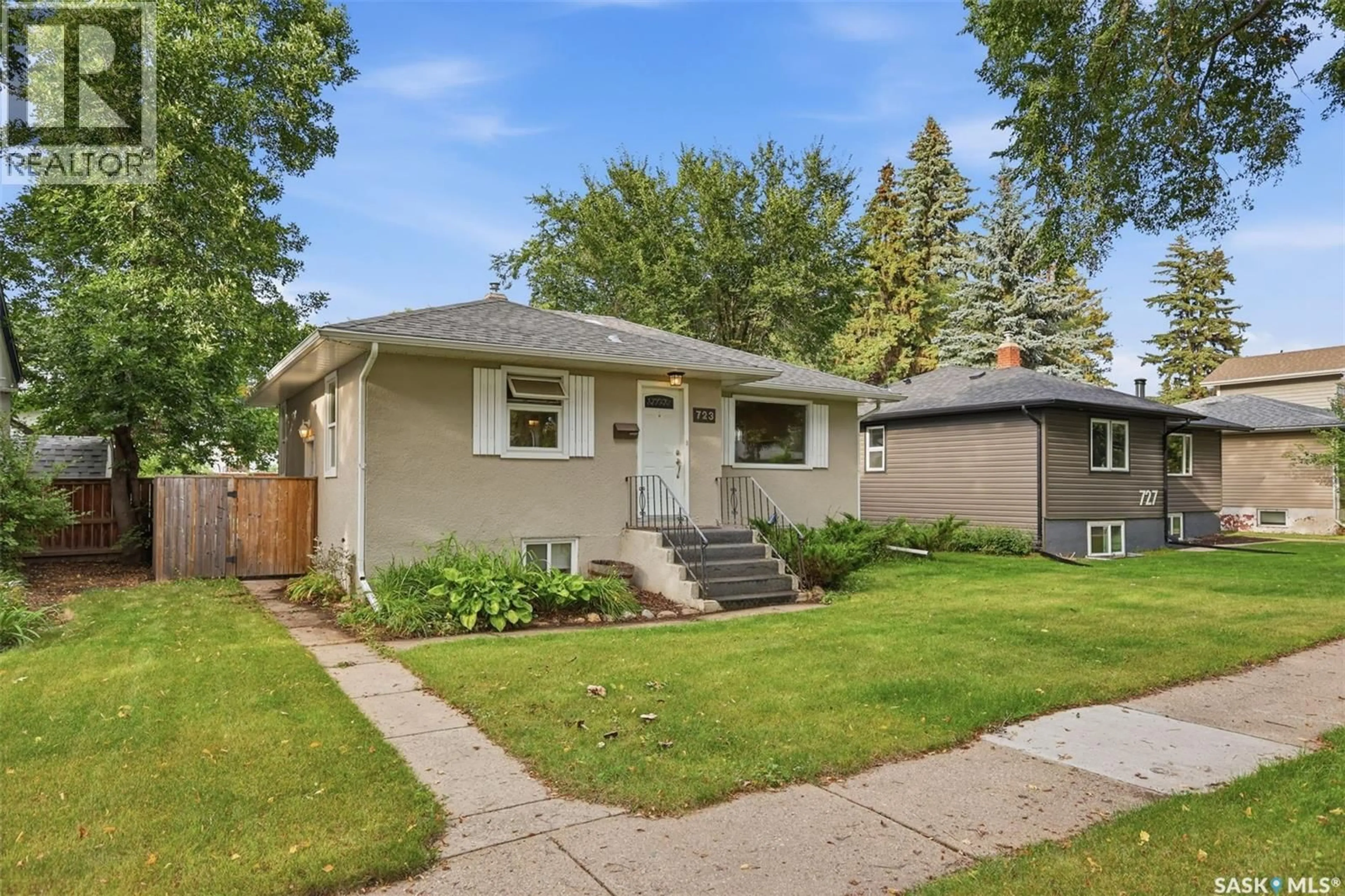 Home with vinyl exterior material, street for 723 4TH STREET, Saskatoon Saskatchewan S7H1K1
