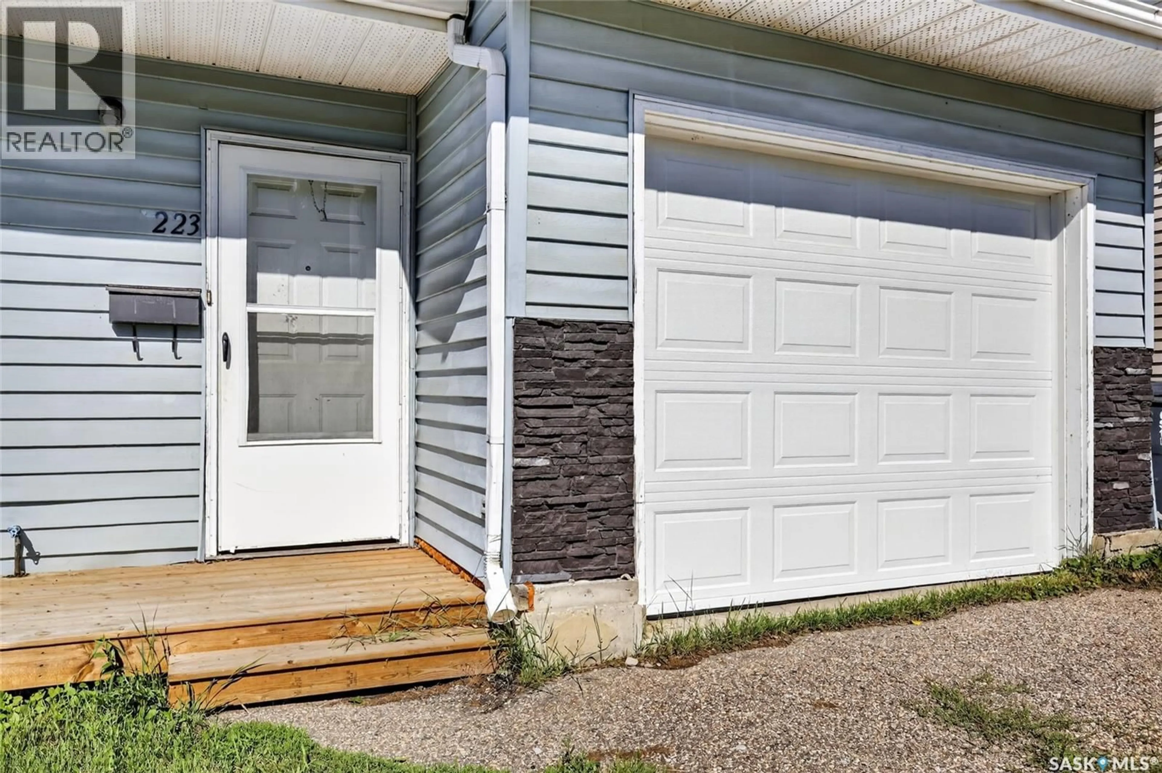 Home with vinyl exterior material, street for 223-225 WAKABAYASHI WAY, Saskatoon Saskatchewan S7K7M4
