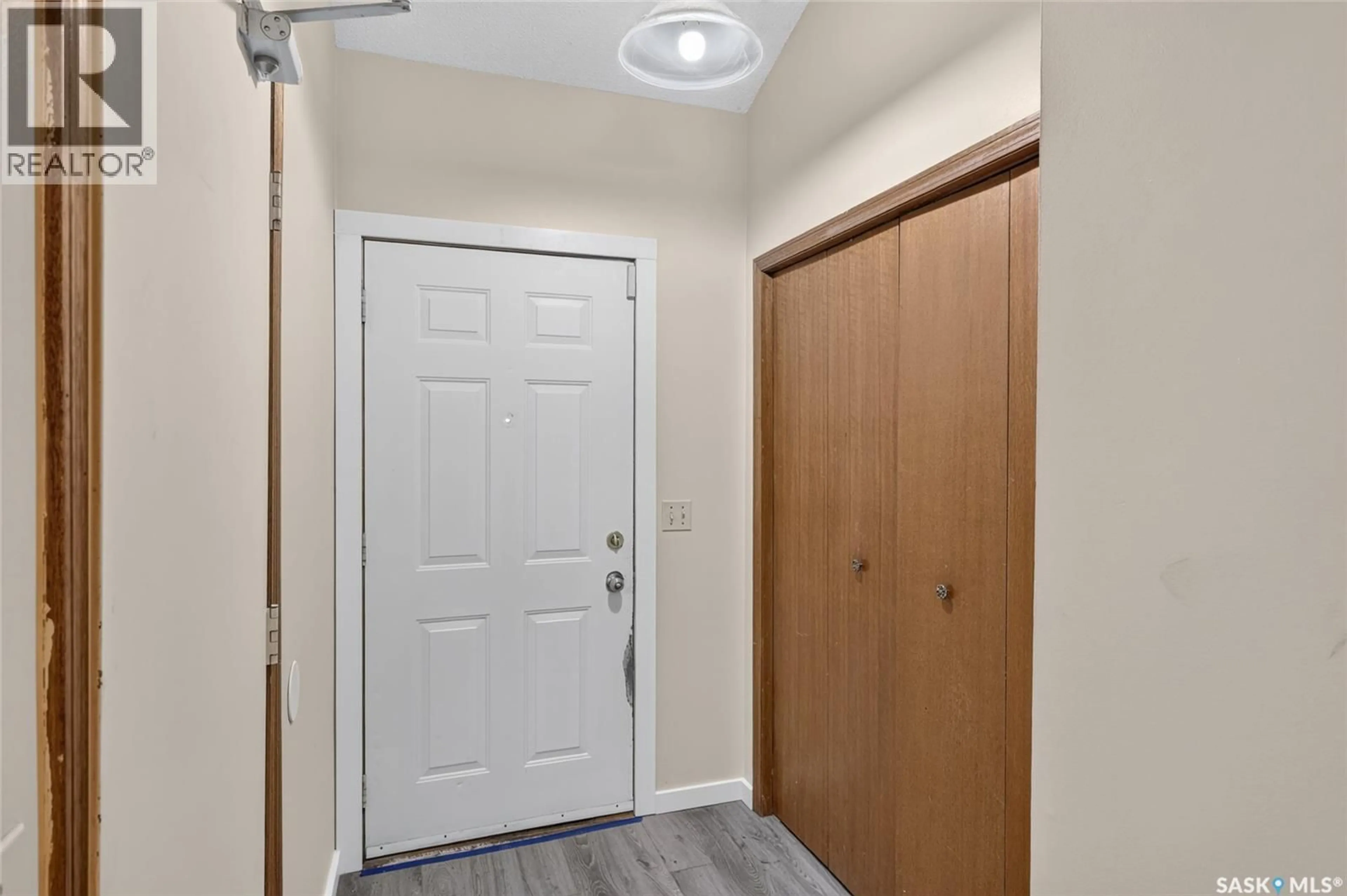 Indoor entryway for 223-225 WAKABAYASHI WAY, Saskatoon Saskatchewan S7K7M4