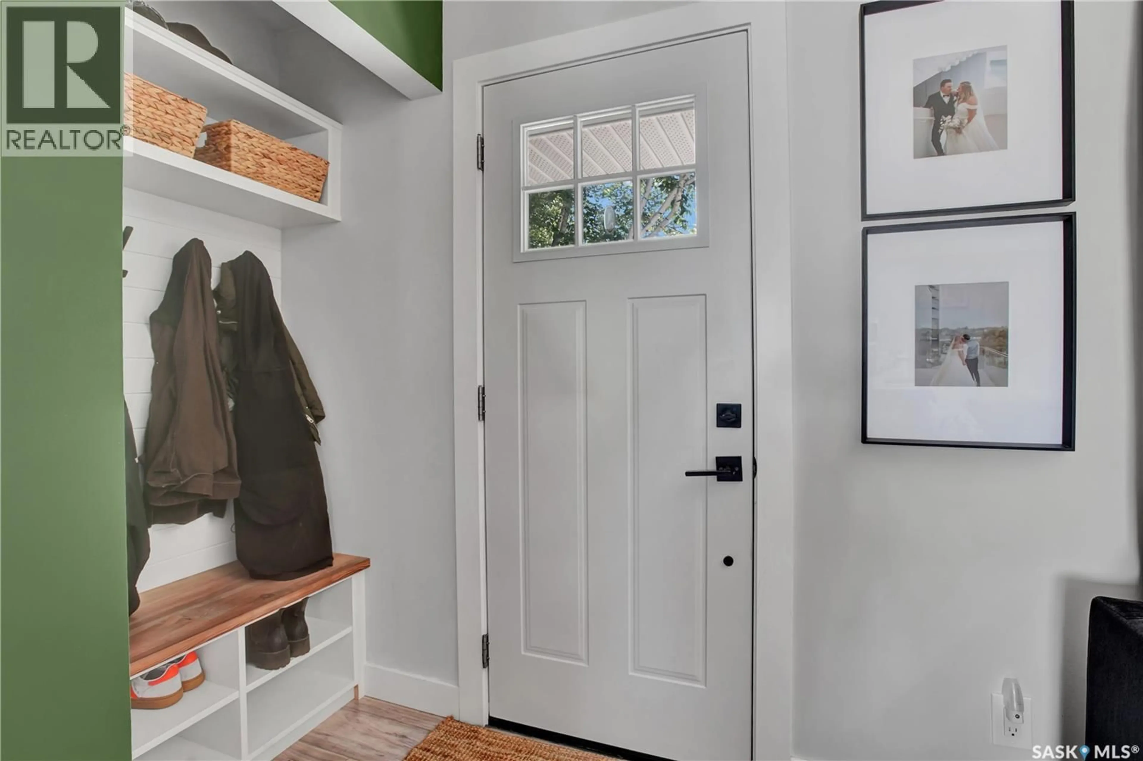 Indoor entryway for 2002 RICHARDSON ROAD, Saskatoon Saskatchewan S7L4B7