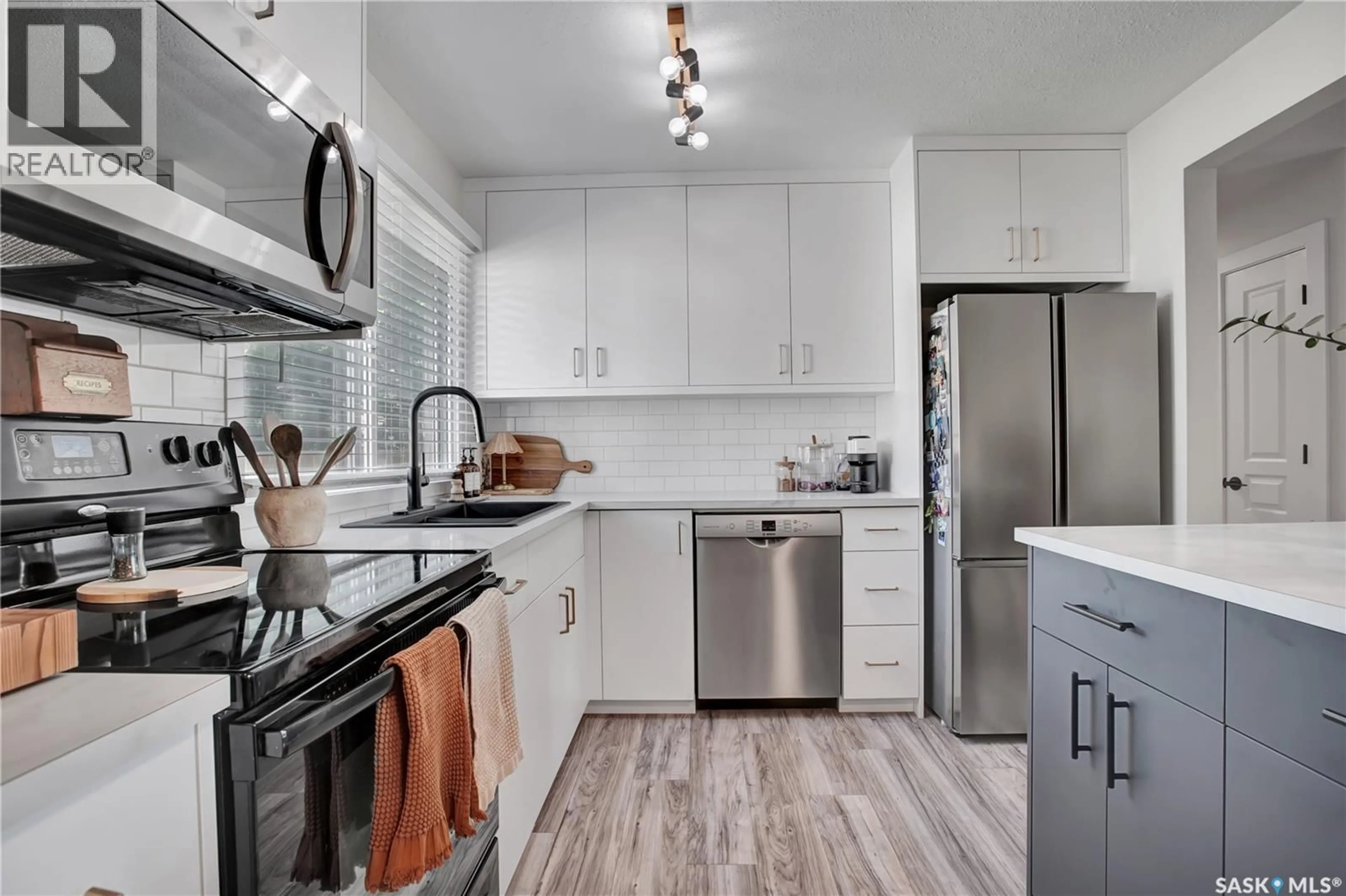 Open concept kitchen, ceramic/tile floor for 2002 RICHARDSON ROAD, Saskatoon Saskatchewan S7L4B7