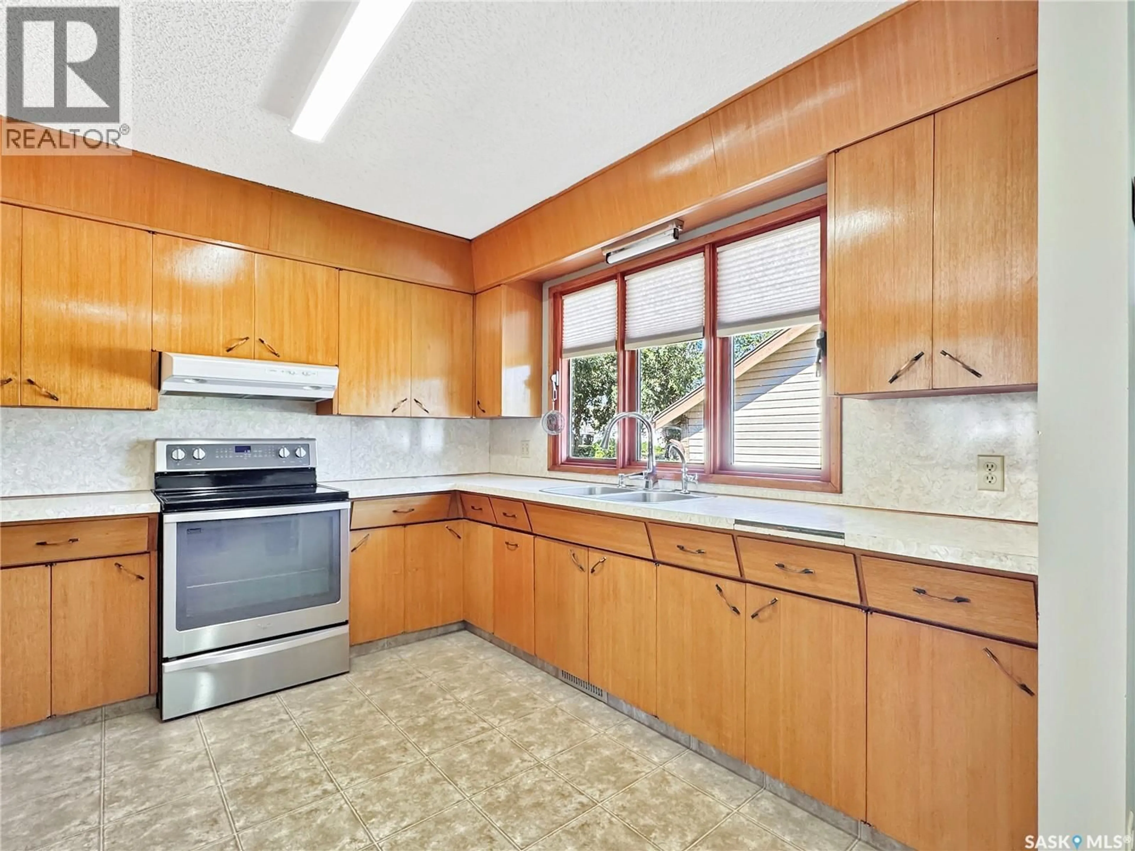Standard kitchen, unknown for 316 2 STREET E, Wilkie Saskatchewan S0K4W0