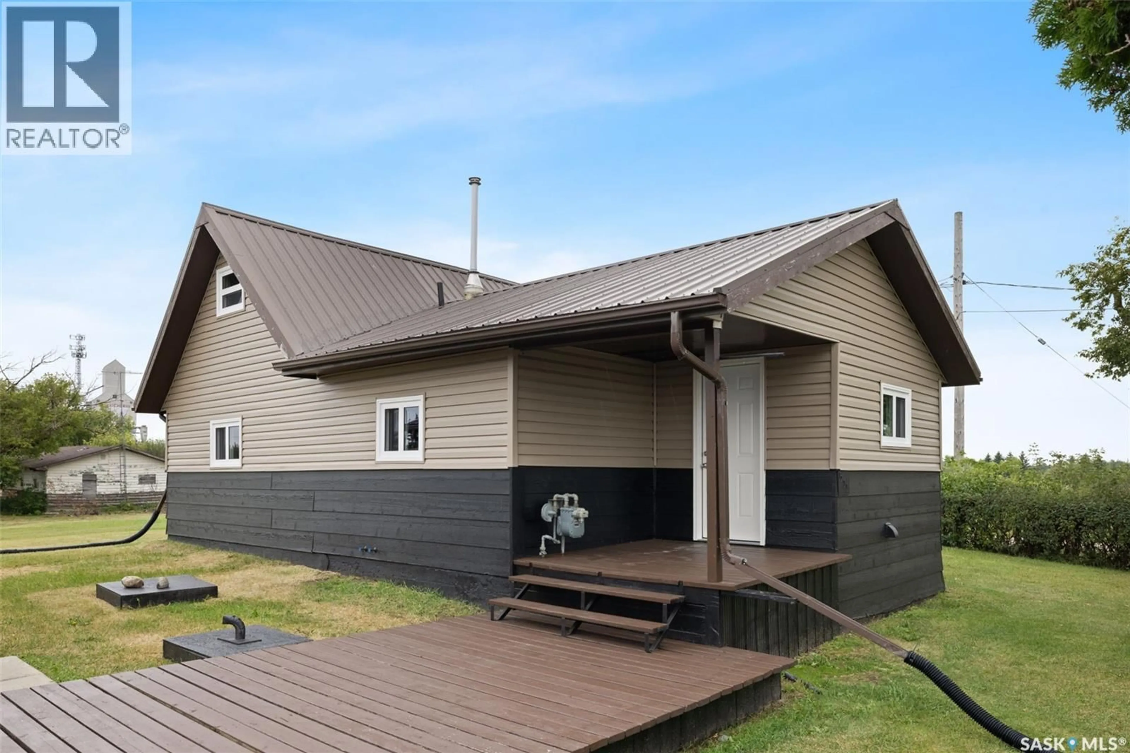 Home with vinyl exterior material, building for 511 DANIEL AVENUE, Lemberg Saskatchewan S0A2B0
