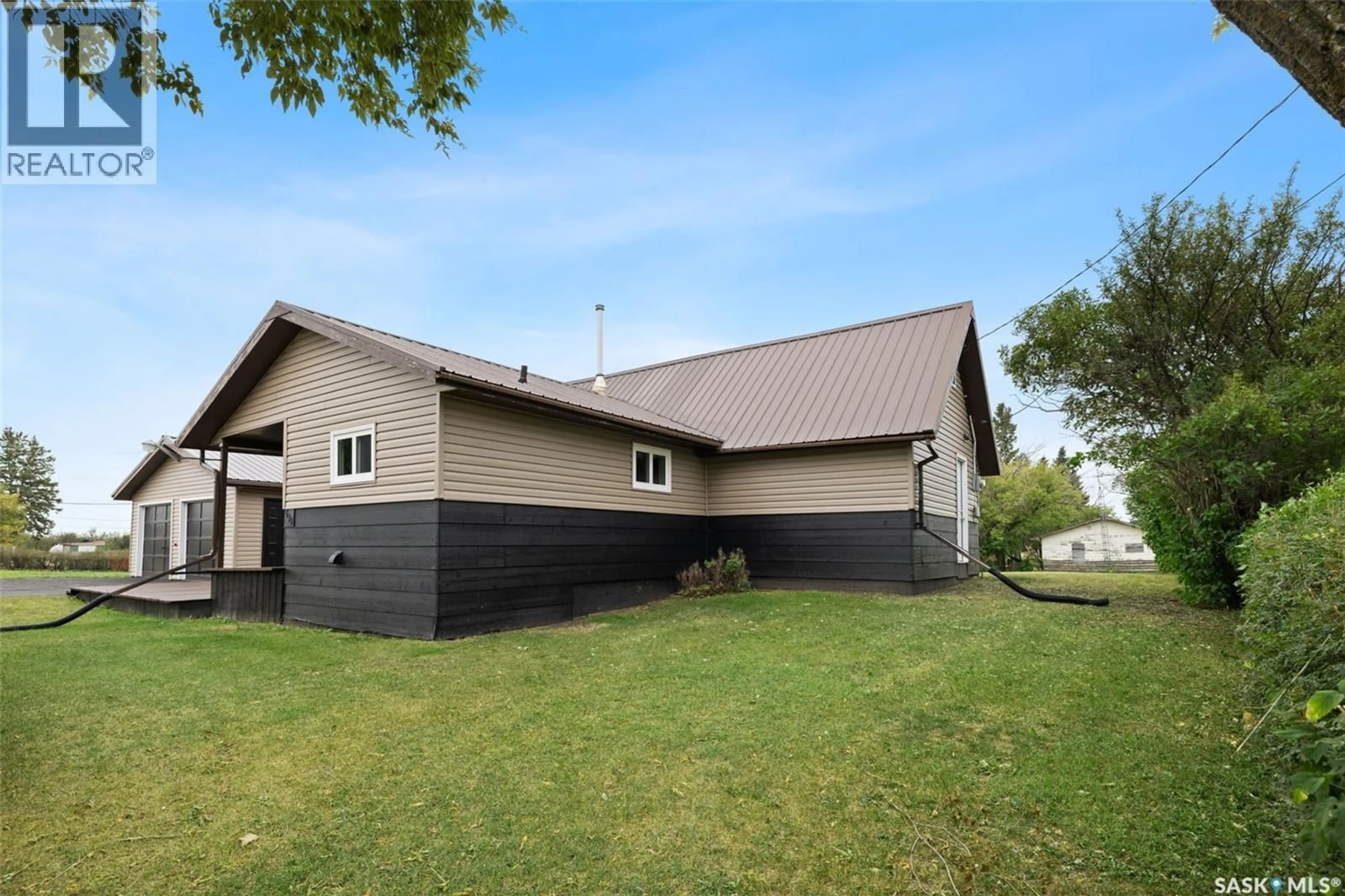 Home with vinyl exterior material, unknown for 511 DANIEL AVENUE, Lemberg Saskatchewan S0A2B0
