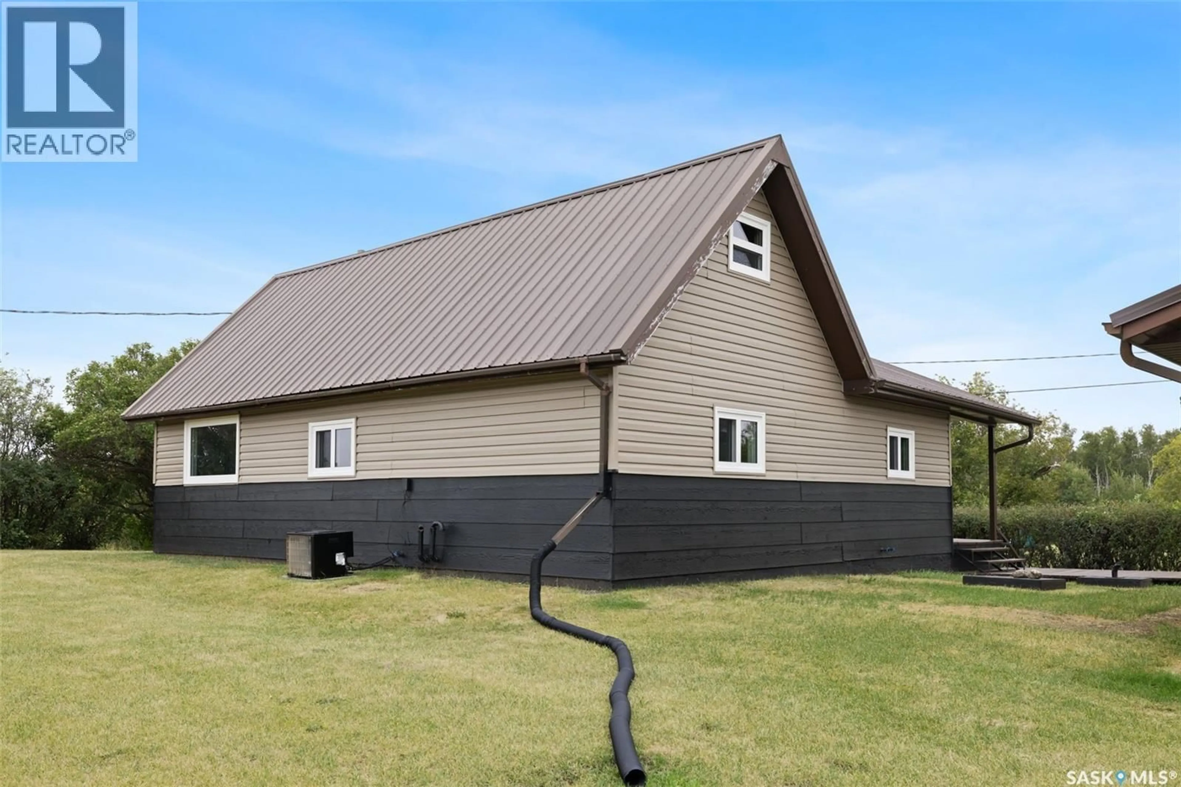 Home with vinyl exterior material, building for 511 DANIEL AVENUE, Lemberg Saskatchewan S0A2B0