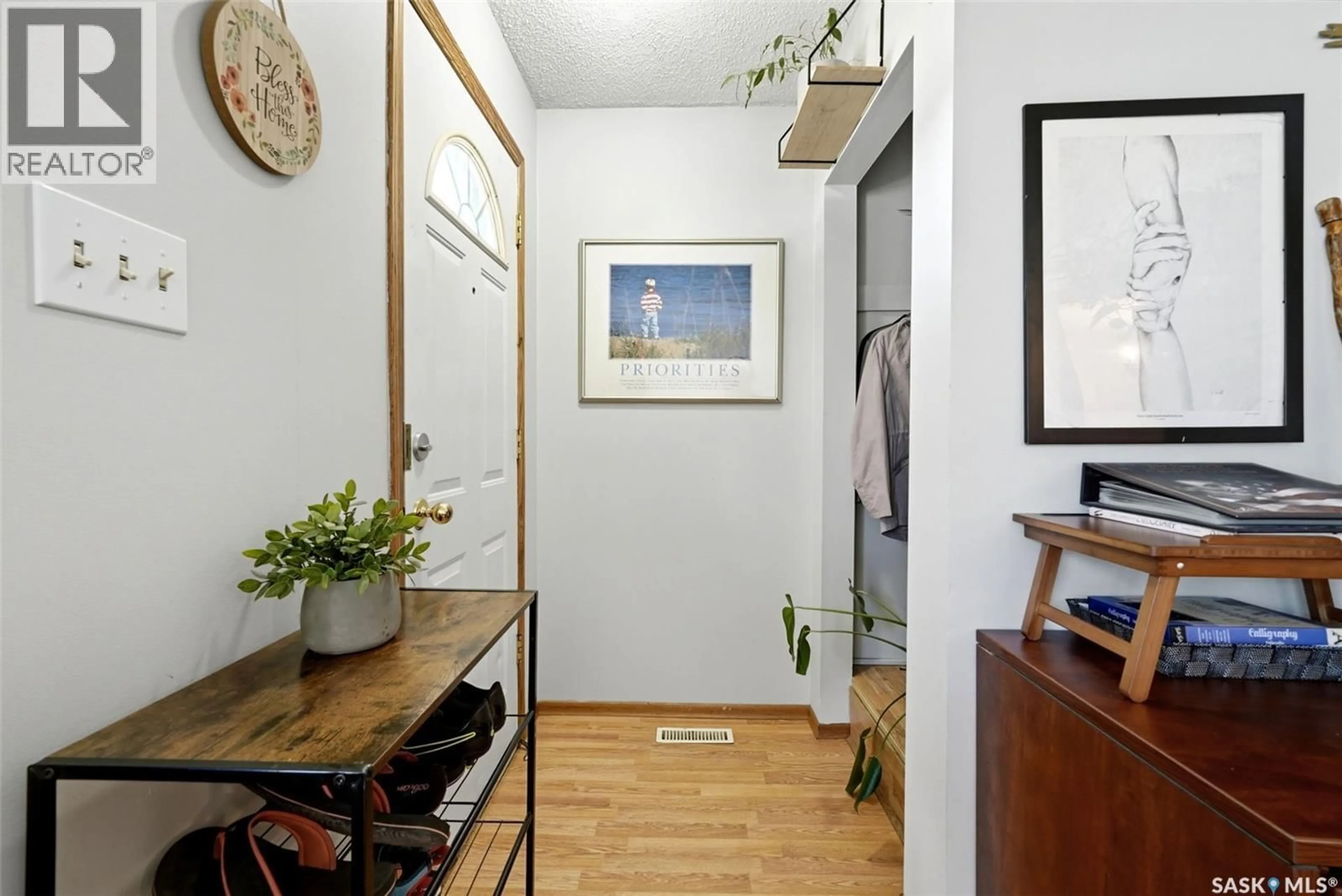 Indoor entryway for 1210-1212 DEWDNEY AVENUE, Regina Saskatchewan S4N0E3