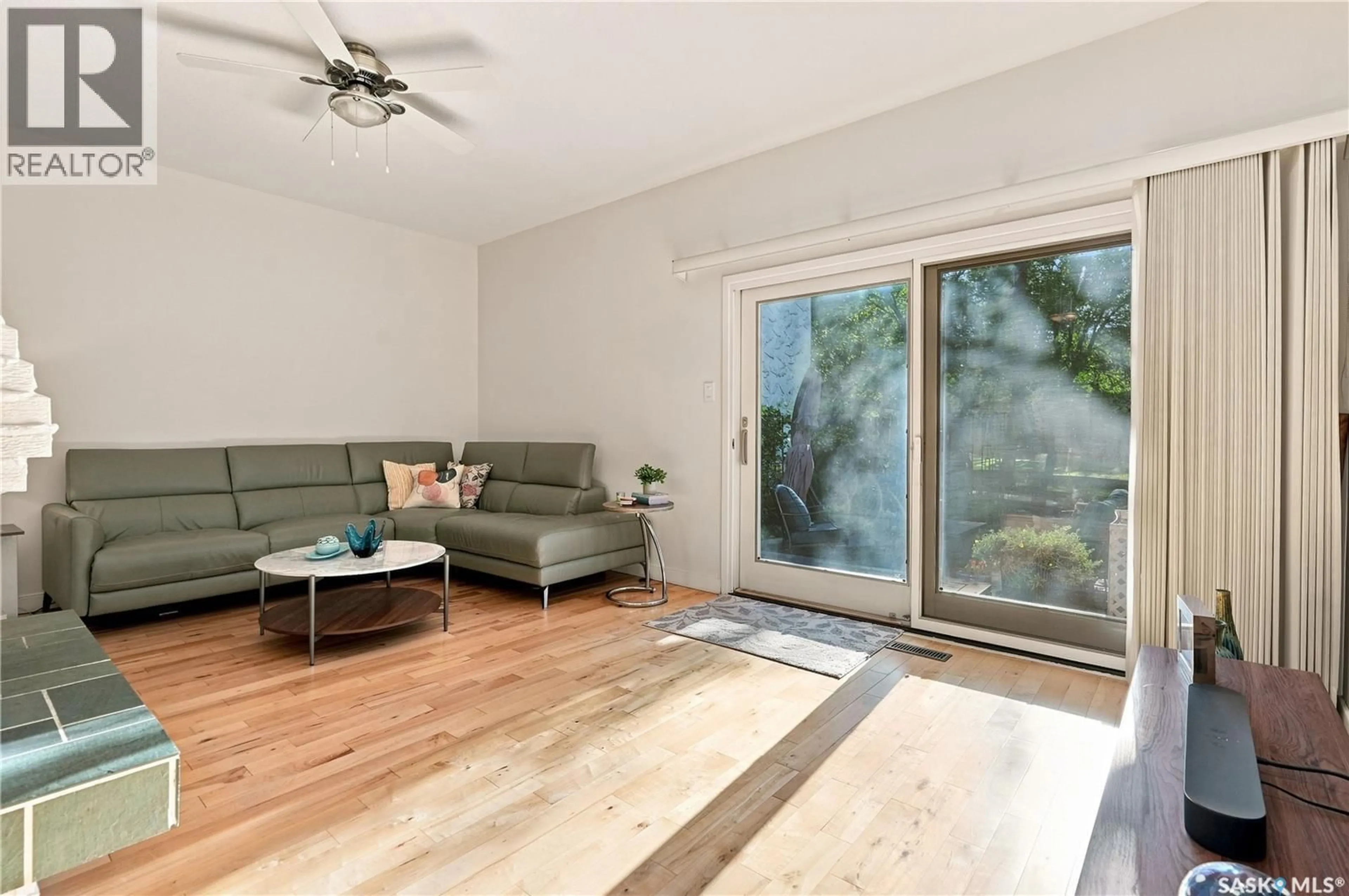 Living room with furniture, wood/laminate floor for 48 CANNINGTON MEWS, Regina Saskatchewan S4S5Z7