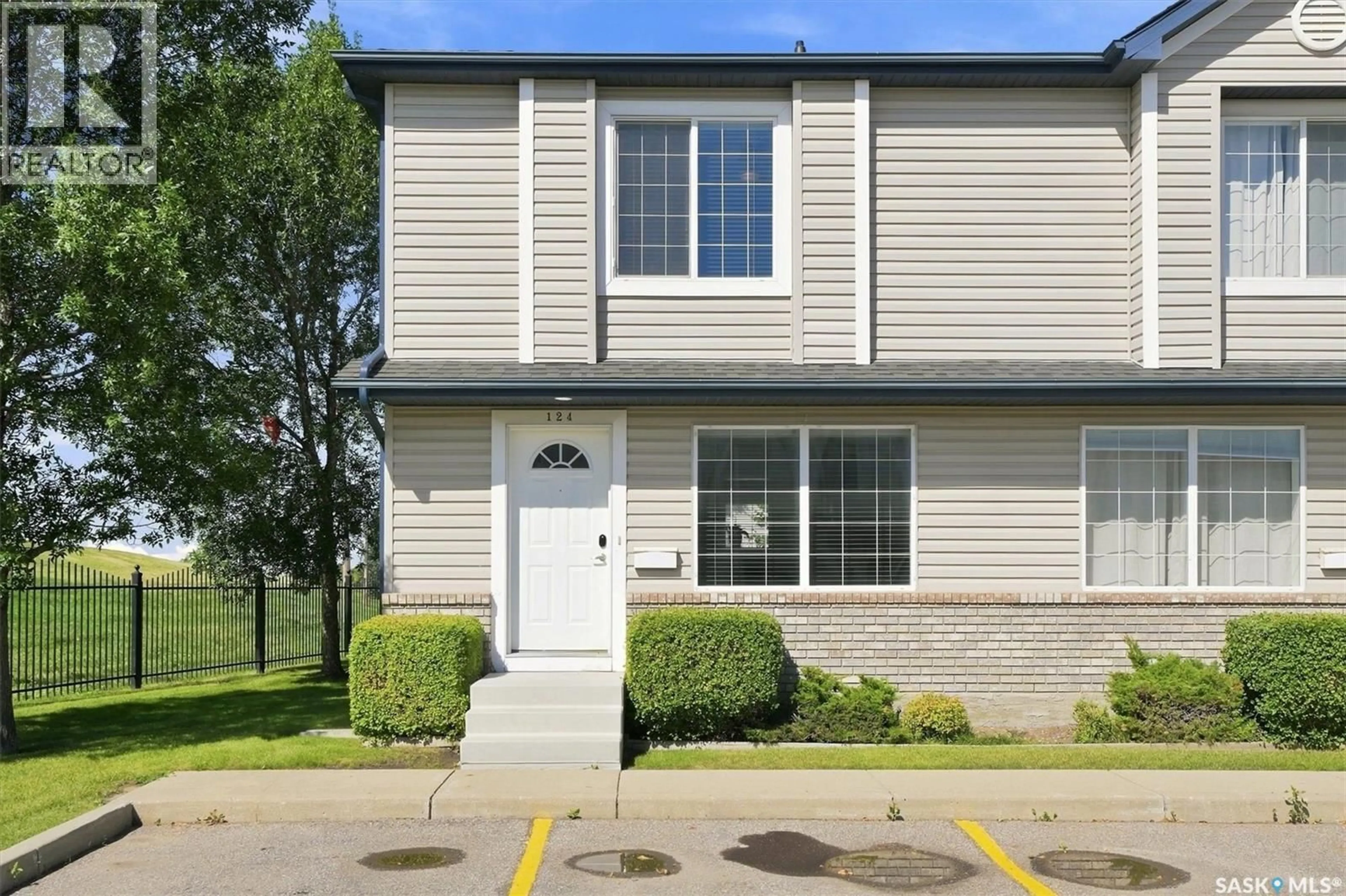 Home with vinyl exterior material, street for 124 663 BECKETT CRESCENT, Saskatoon Saskatchewan S7N4X2