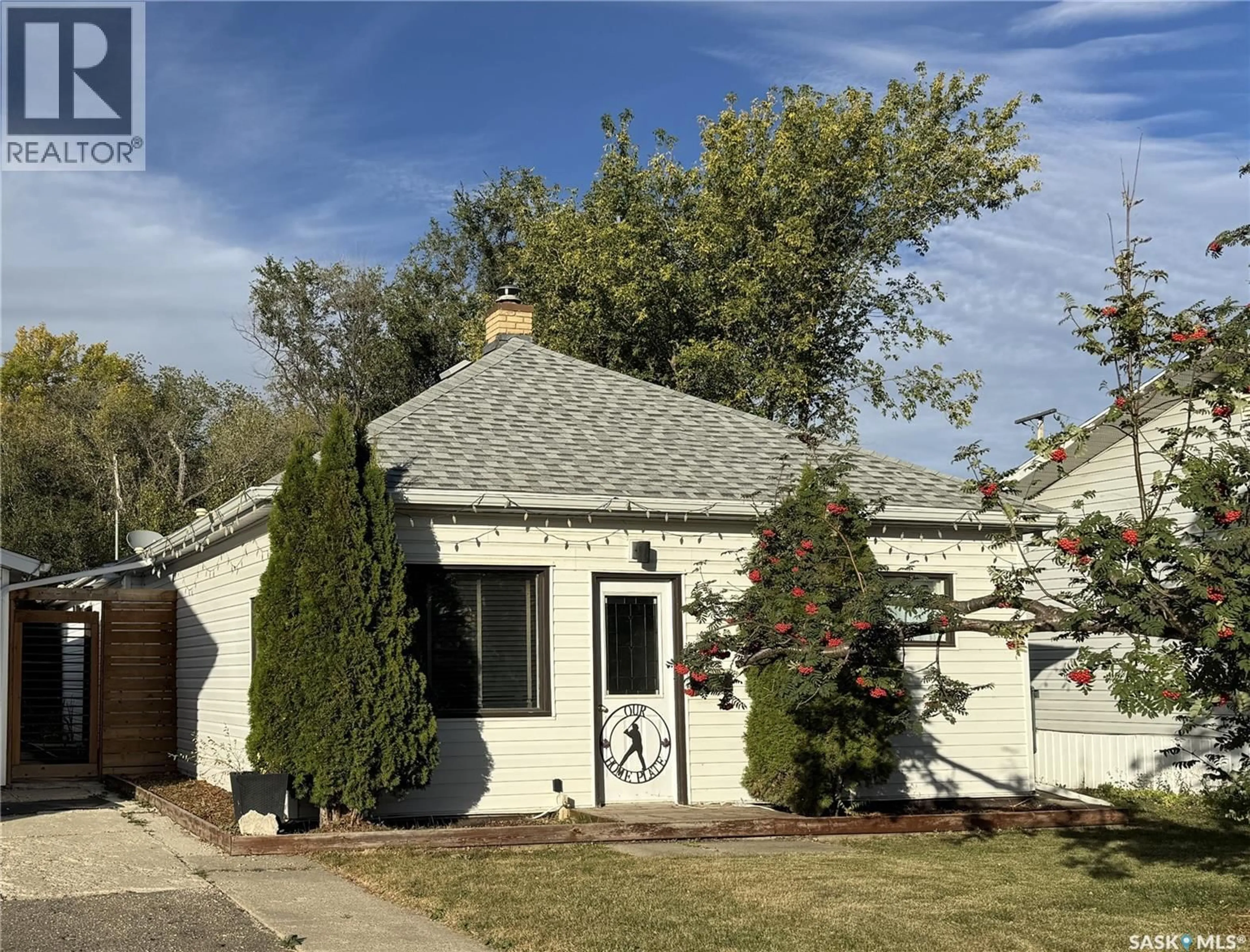Home with vinyl exterior material, street for 307 6TH AVENUE, Biggar Saskatchewan S0K0M0