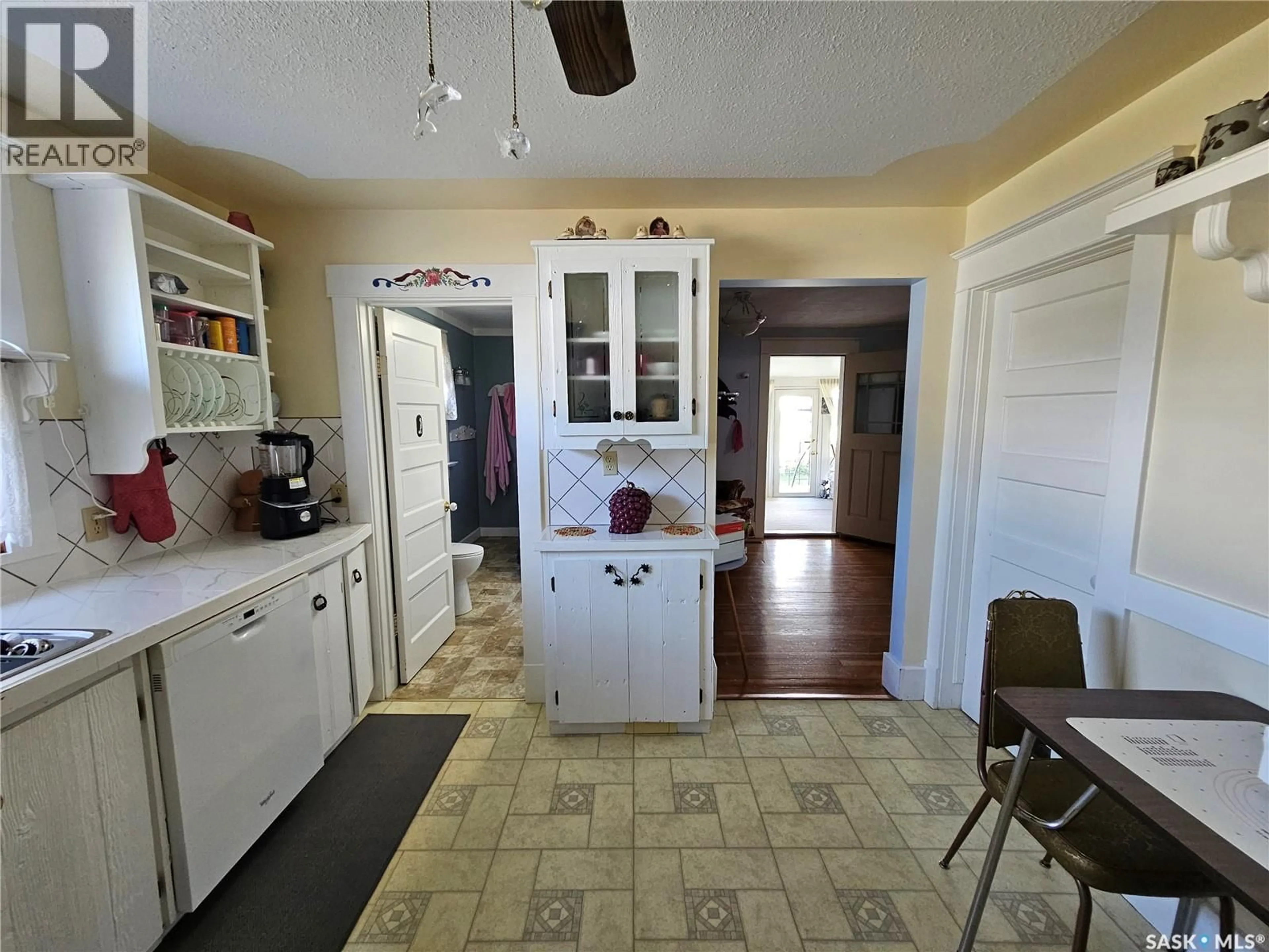Open concept kitchen, ceramic/tile floor for 2303 BUICK STREET, Cadillac Saskatchewan S0N0K0