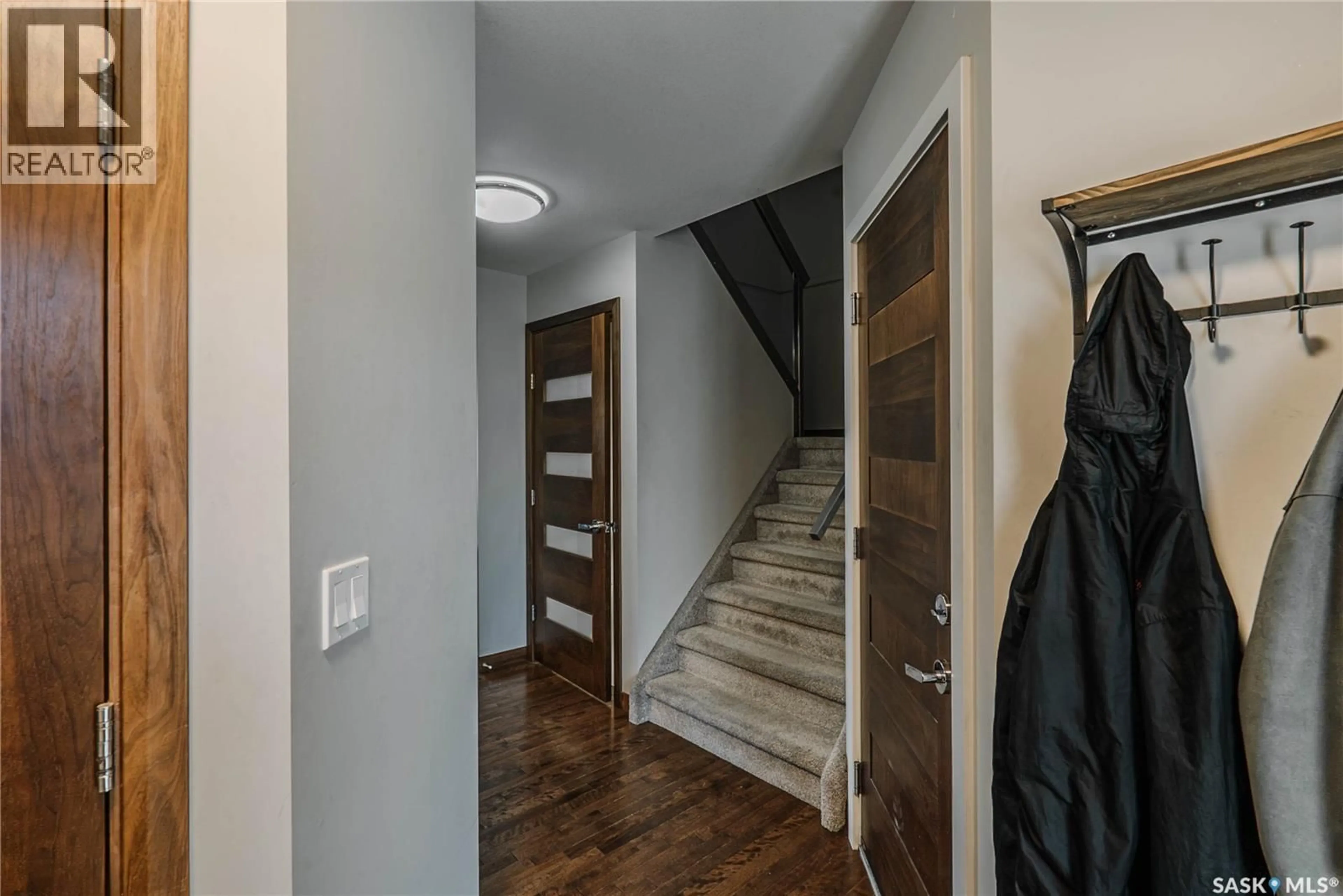 Indoor entryway for 507 1555 PATON CRESCENT, Saskatoon Saskatchewan S7W0V5