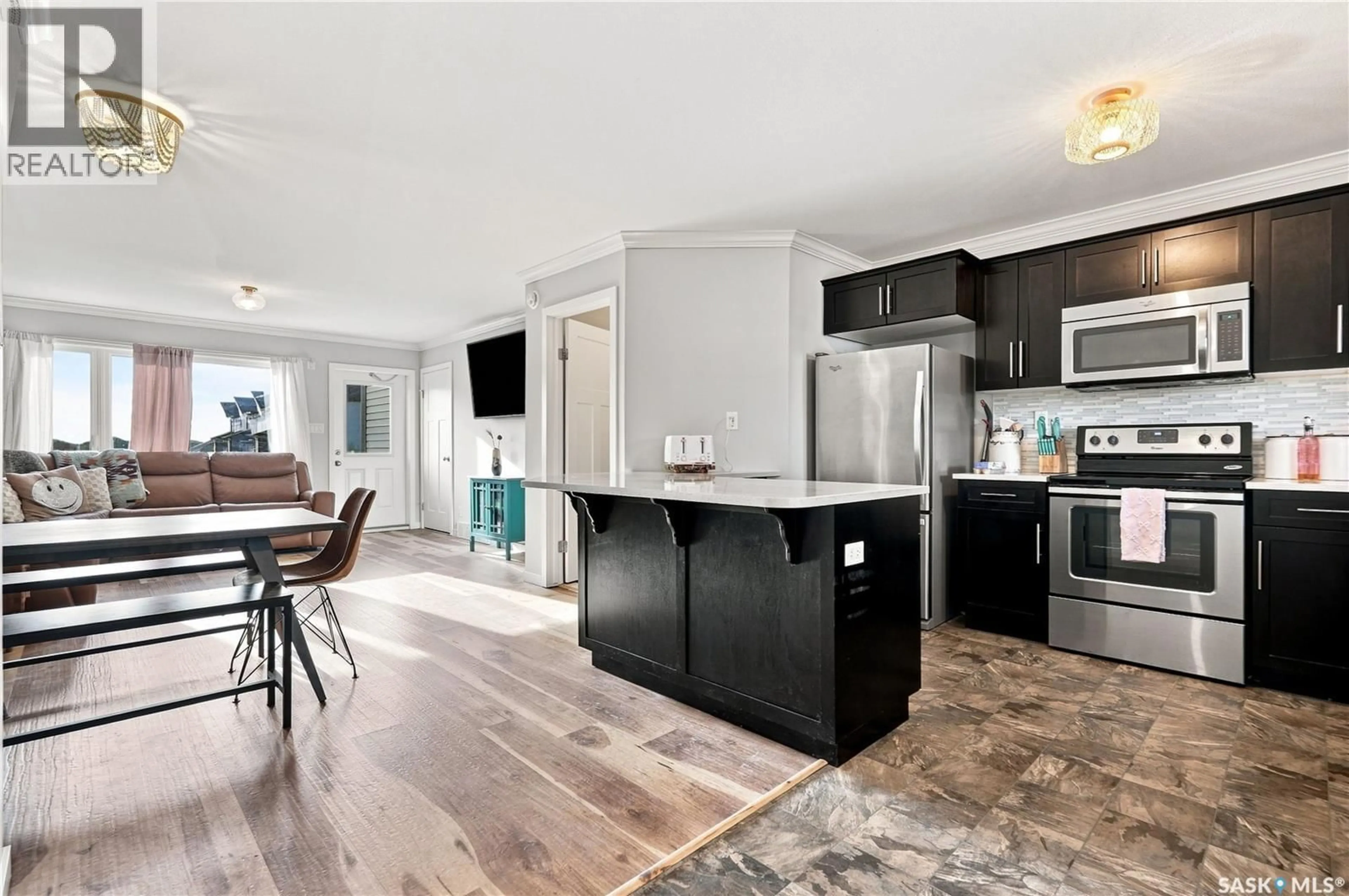Open concept kitchen, unknown for 250 - 259 AKHTAR BEND, Saskatoon Saskatchewan S7W0W4