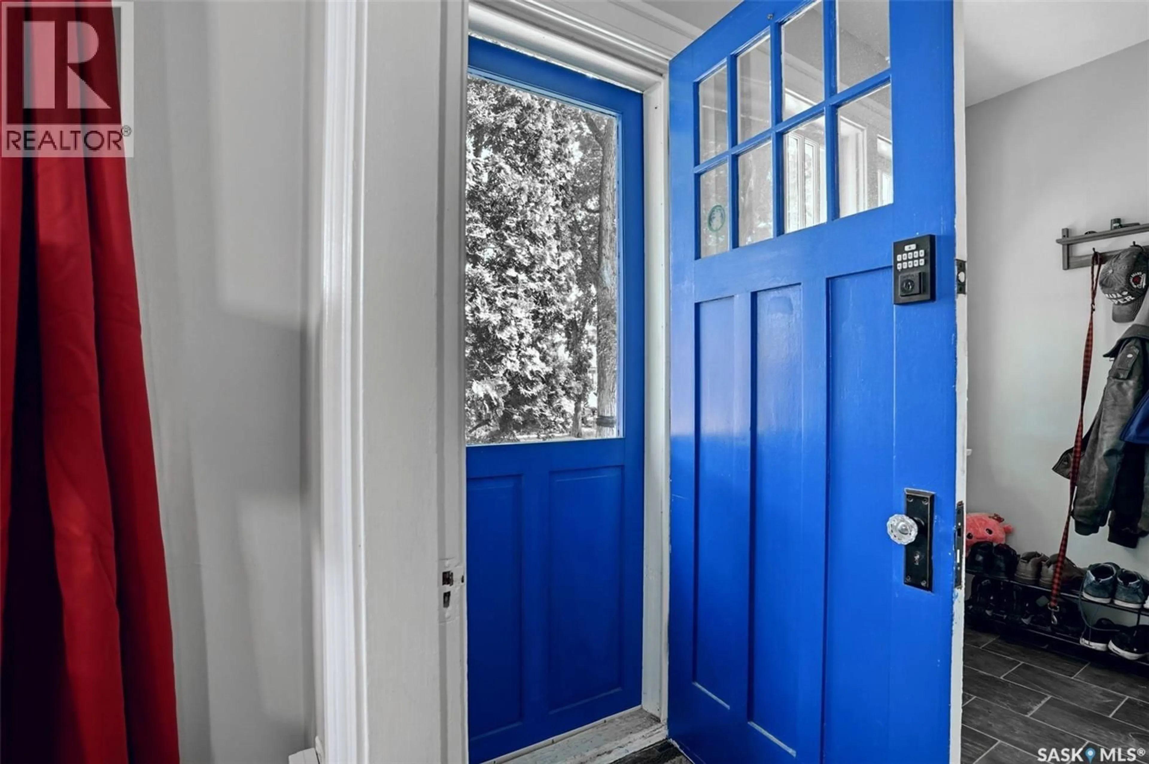 Indoor entryway for 2340 GARNET STREET, Regina Saskatchewan S4T3A2