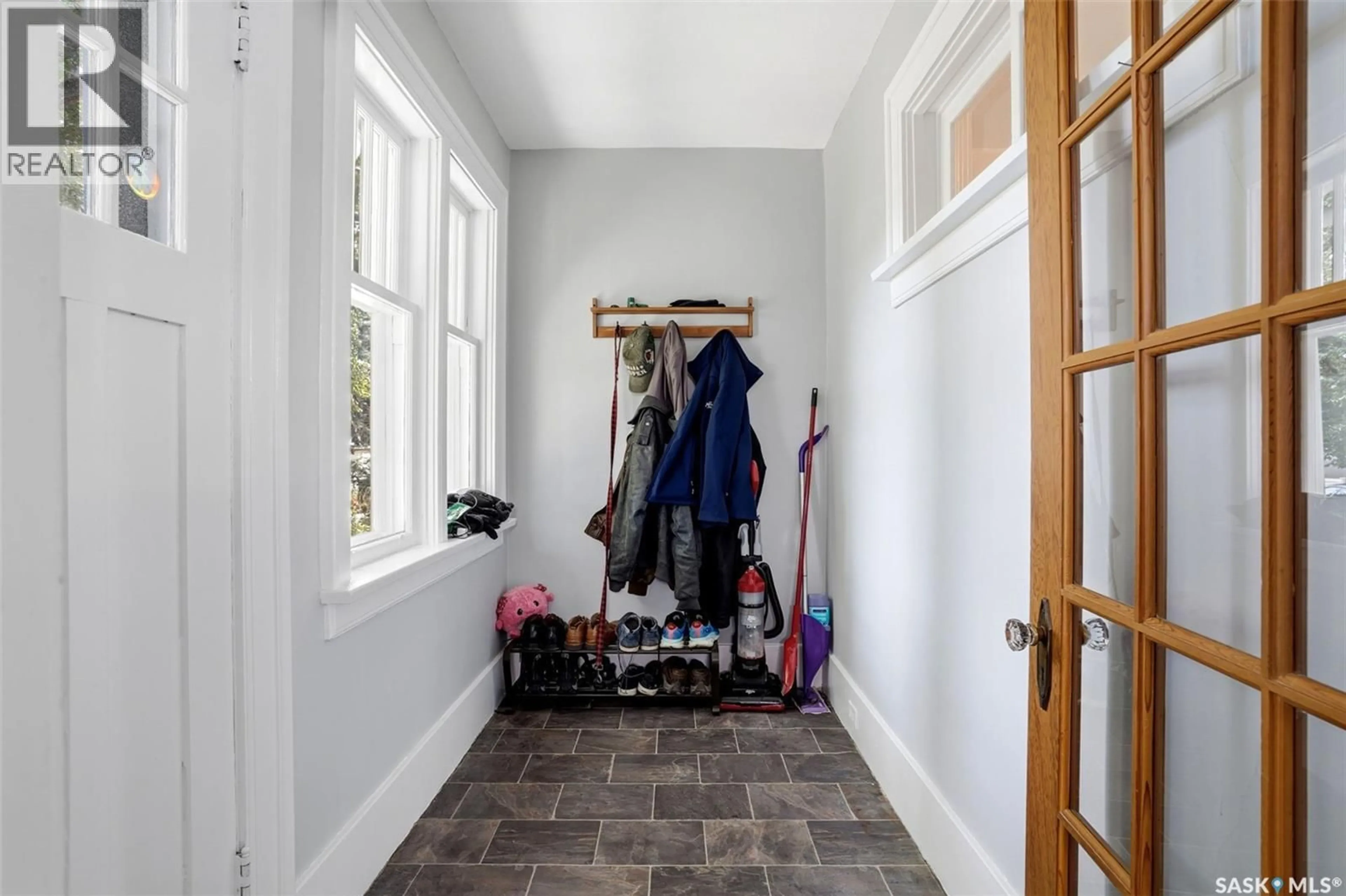Indoor entryway for 2340 GARNET STREET, Regina Saskatchewan S4T3A2