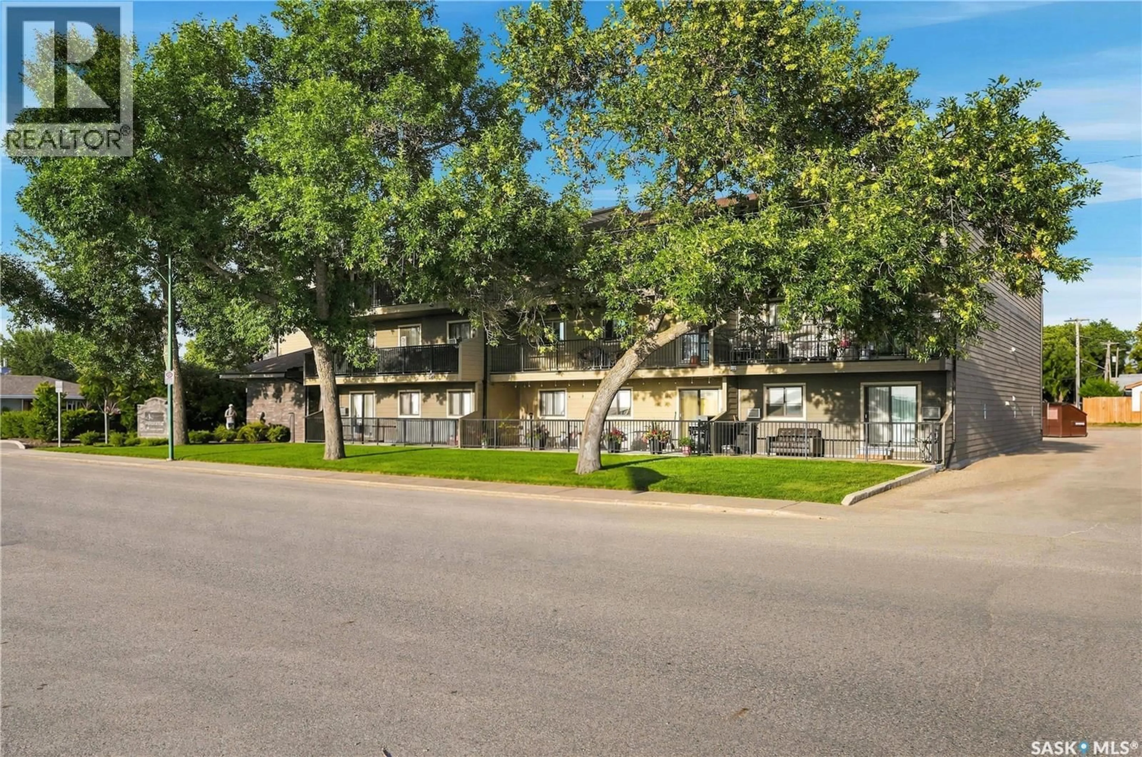 Patio, street for 213 2233 ST HENRY AVENUE, Saskatoon Saskatchewan S7M5K6