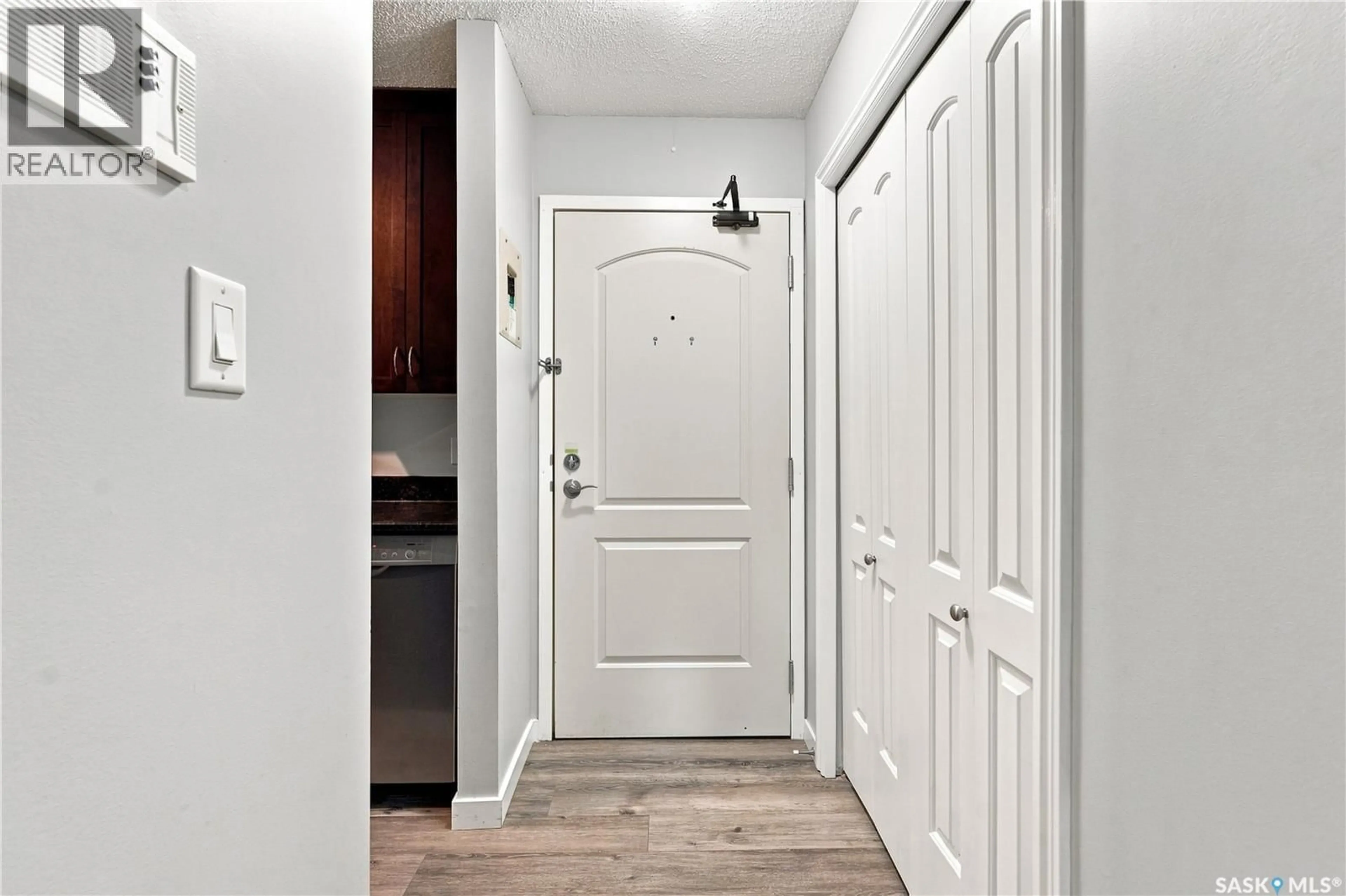 Indoor entryway for 213 2233 ST HENRY AVENUE, Saskatoon Saskatchewan S7M5K6