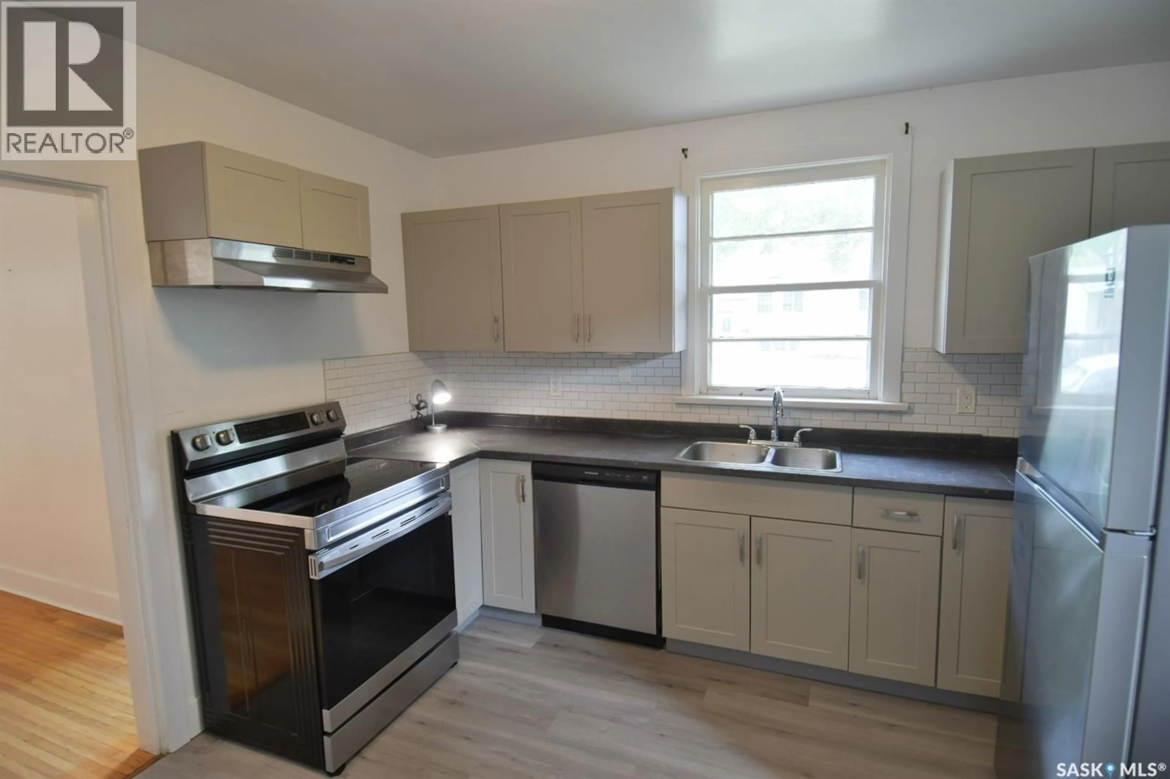 Standard kitchen, unknown for 109 108TH STREET, Saskatoon Saskatchewan S7N1P3