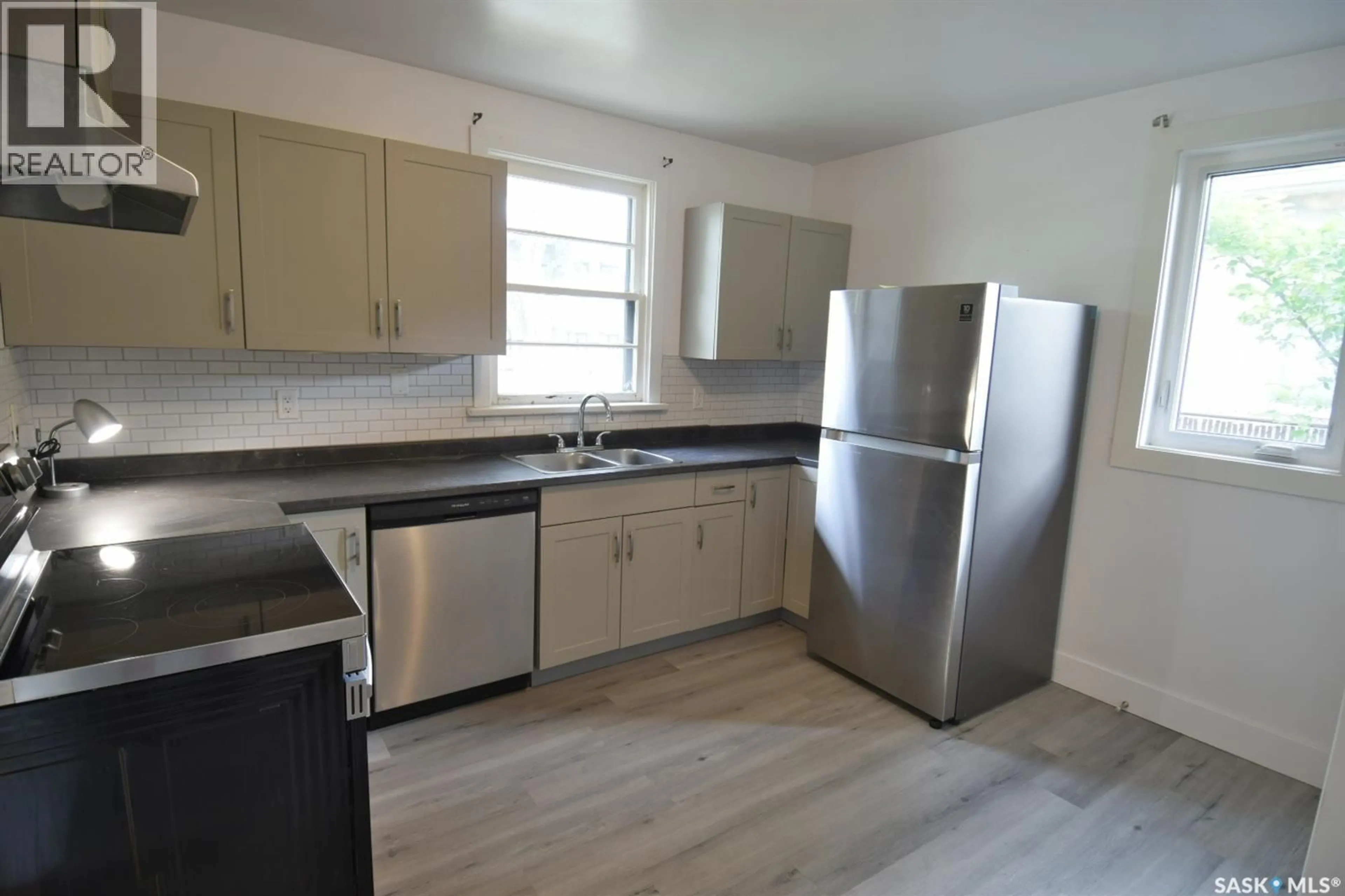 Standard kitchen, unknown for 109 108TH STREET, Saskatoon Saskatchewan S7N1P3