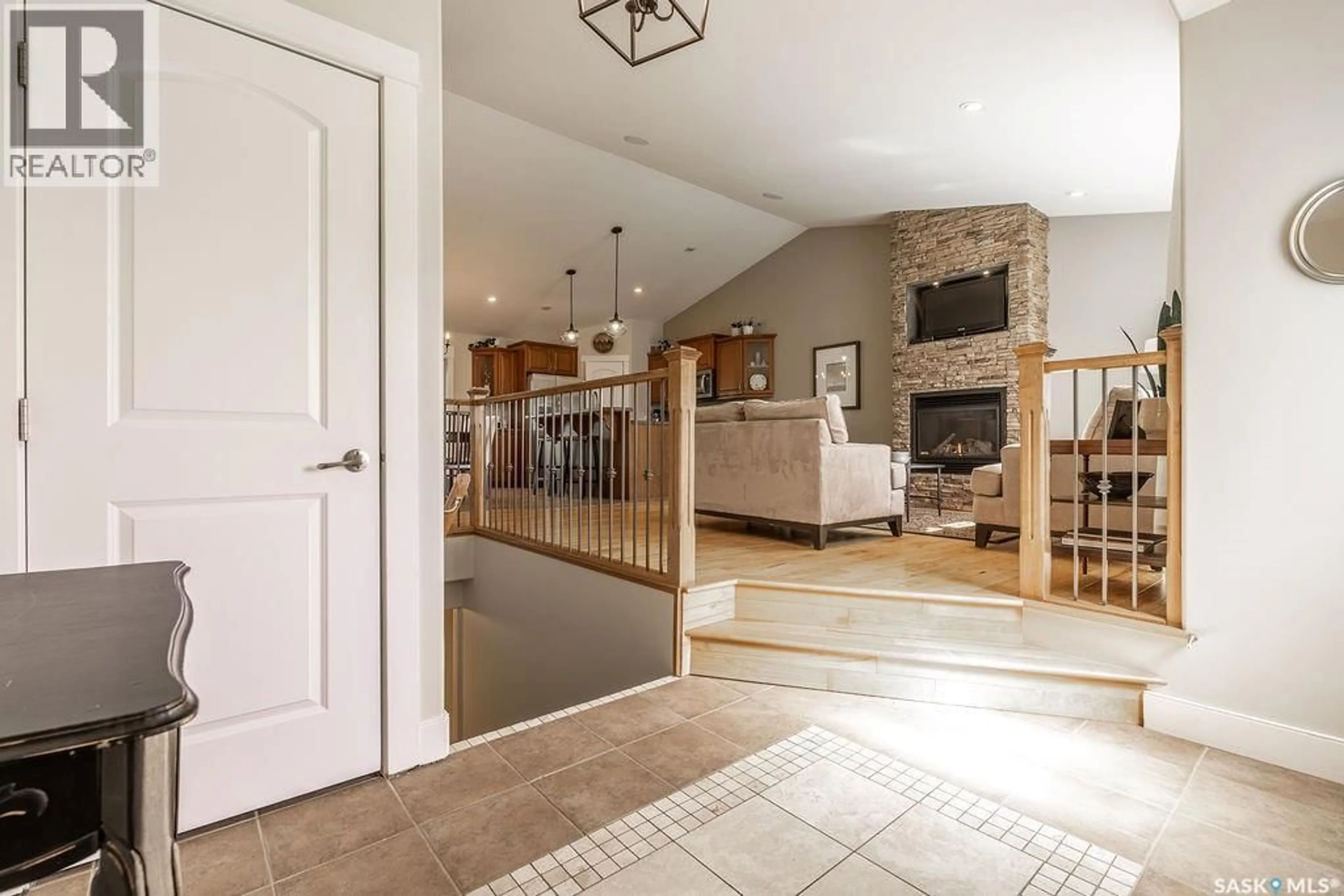 Indoor entryway for 519 SHEPHERD CRESCENT, Saskatoon Saskatchewan S7N4K5