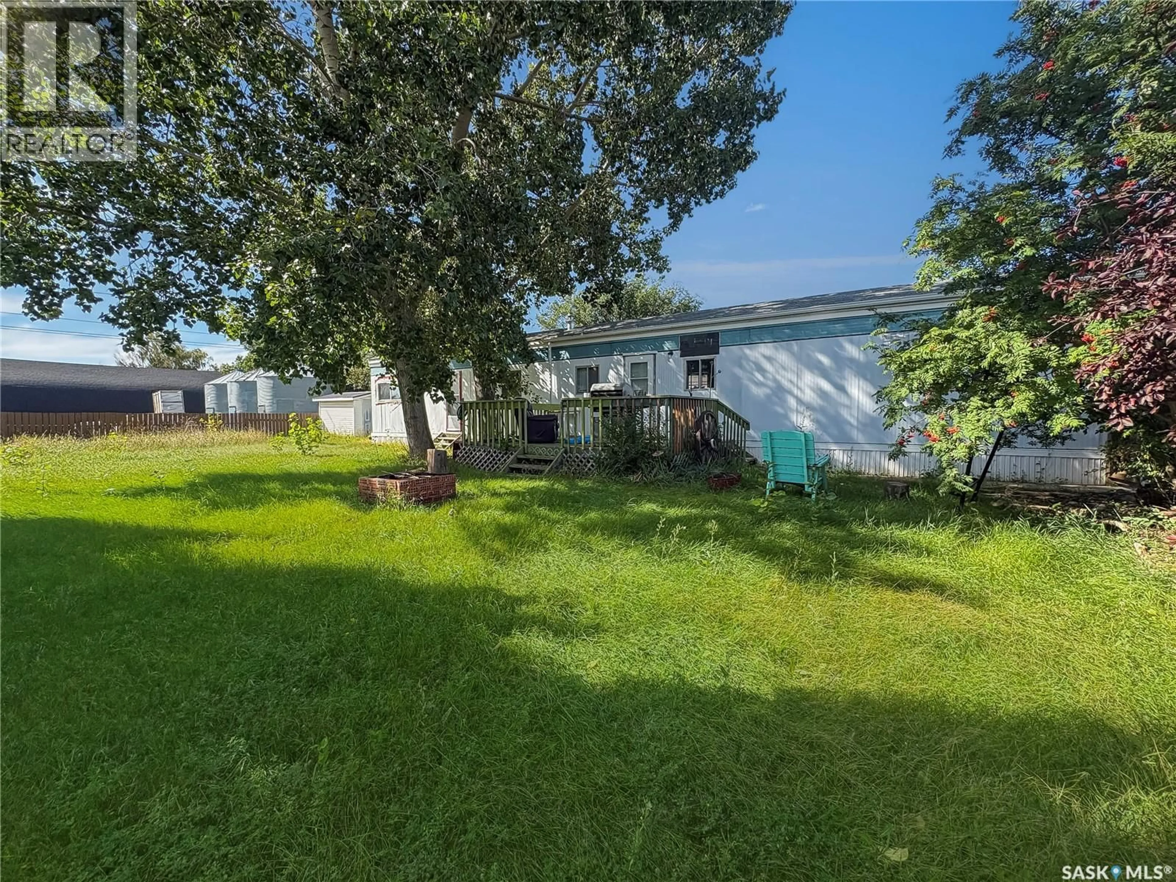 A pic from outside/outdoor area/front of a property/back of a property/a pic from drone, unknown for 431 32ND STREET, Battleford Saskatchewan S0M0E0
