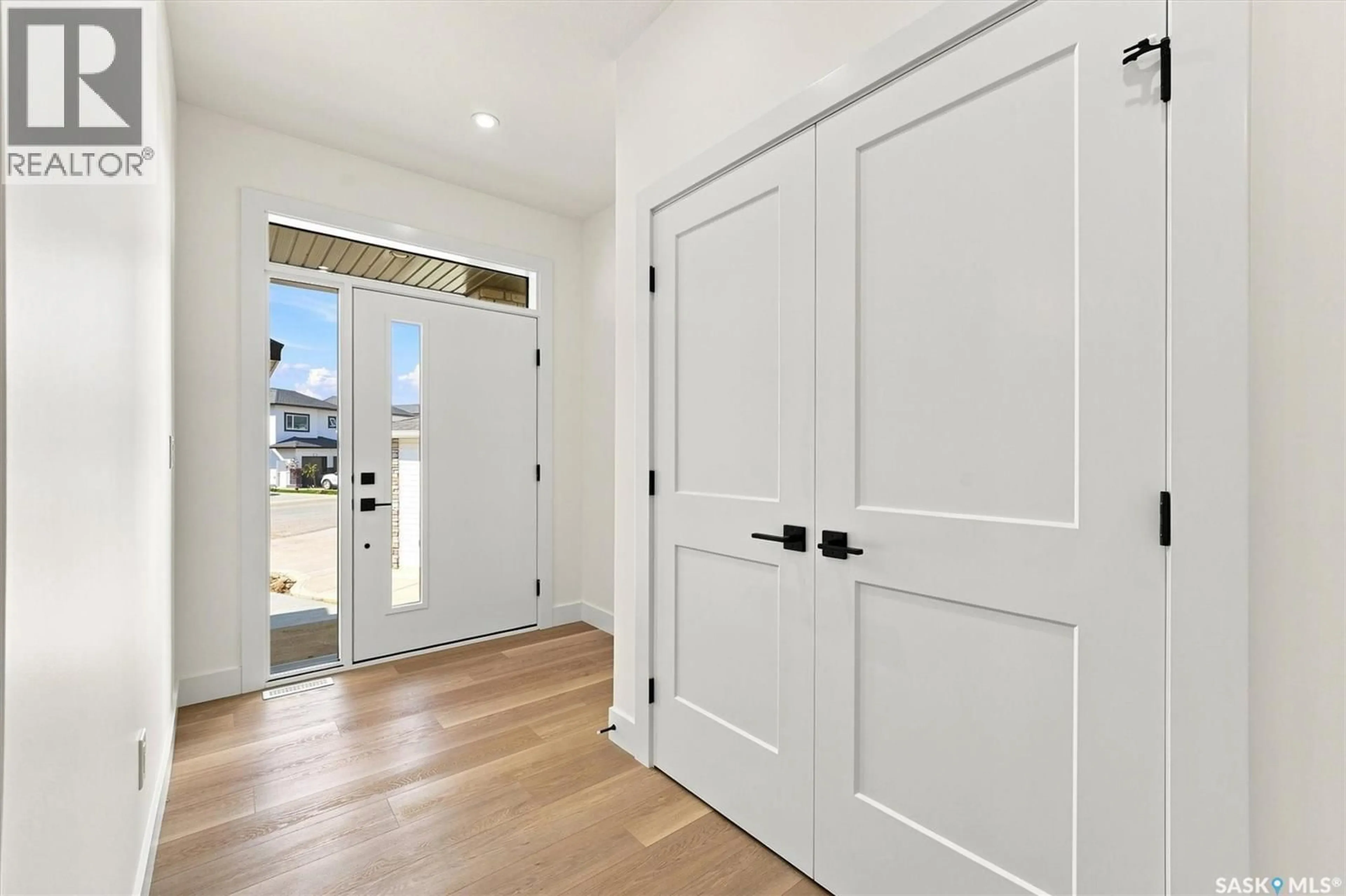 Indoor entryway for 339 SHARMA CRESCENT, Saskatoon Saskatchewan S7W1K9