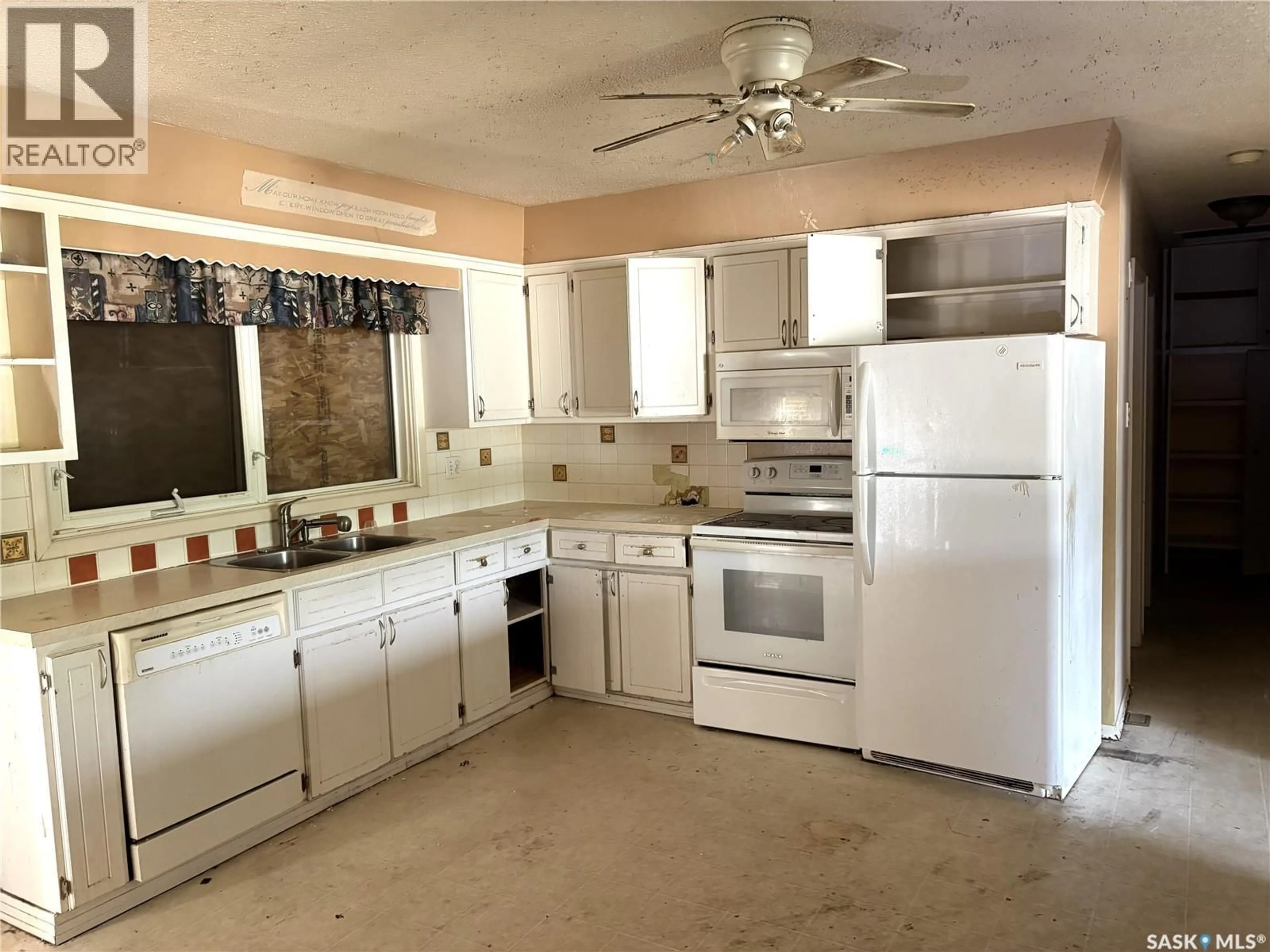 Standard kitchen, ceramic/tile floor for 3001 20TH STREET, Saskatoon Saskatchewan S7M1C3