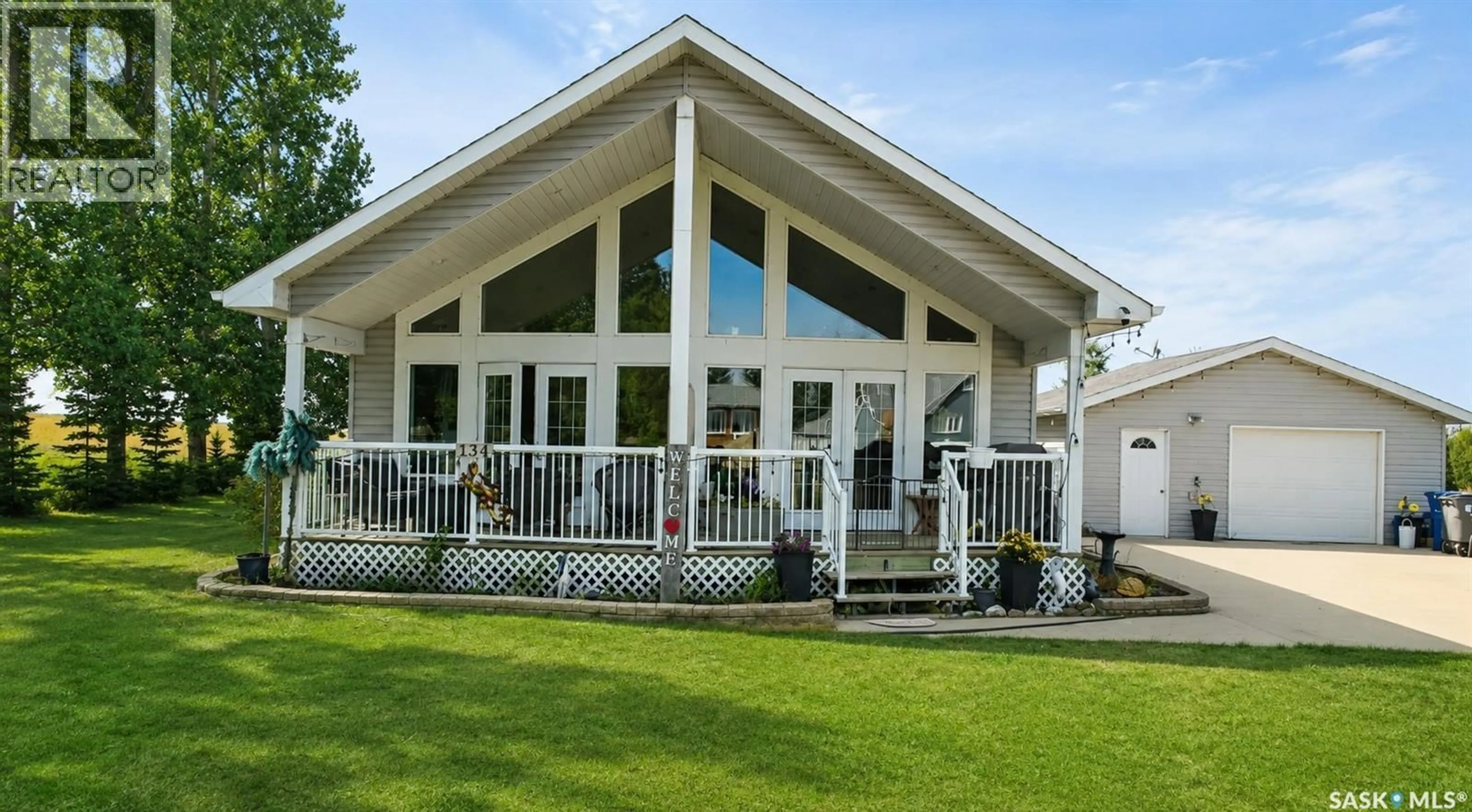 Home with vinyl exterior material, water/lake/river/ocean view for 134 SHARBER AVENUE, Glenavon Saskatchewan S0G1Y0