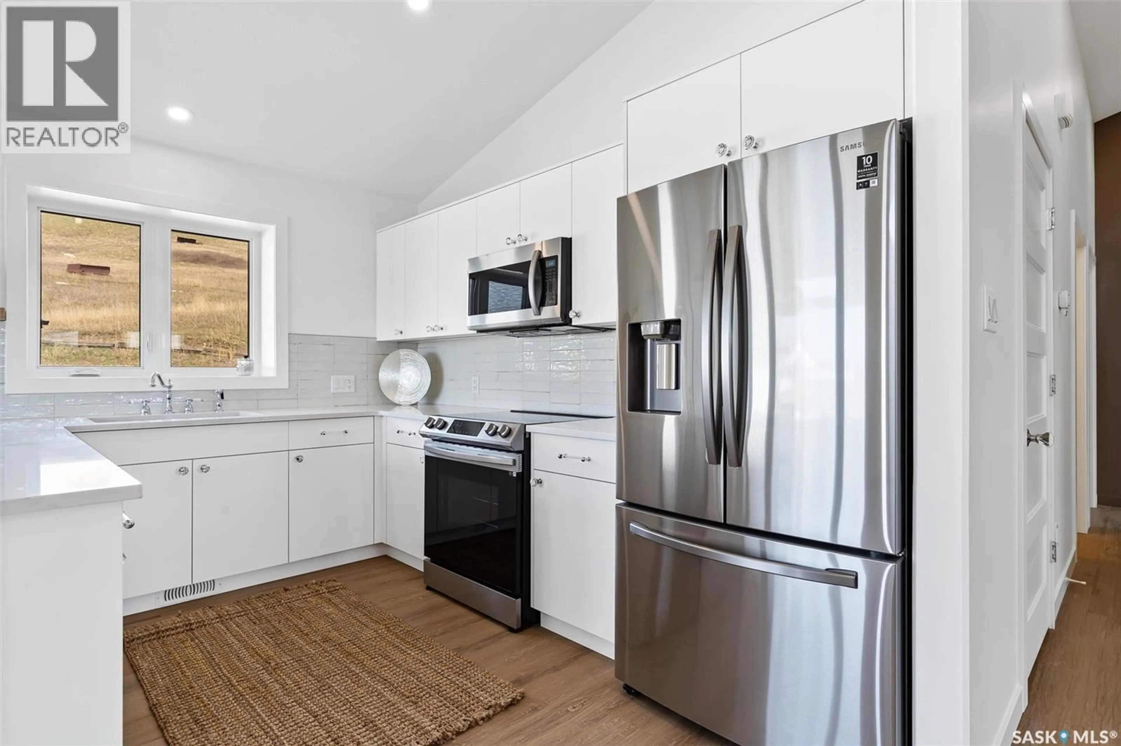 Open concept kitchen, ceramic/tile floor for 7 70 8TH AVENUE, Lumsden Saskatchewan S0G3C0