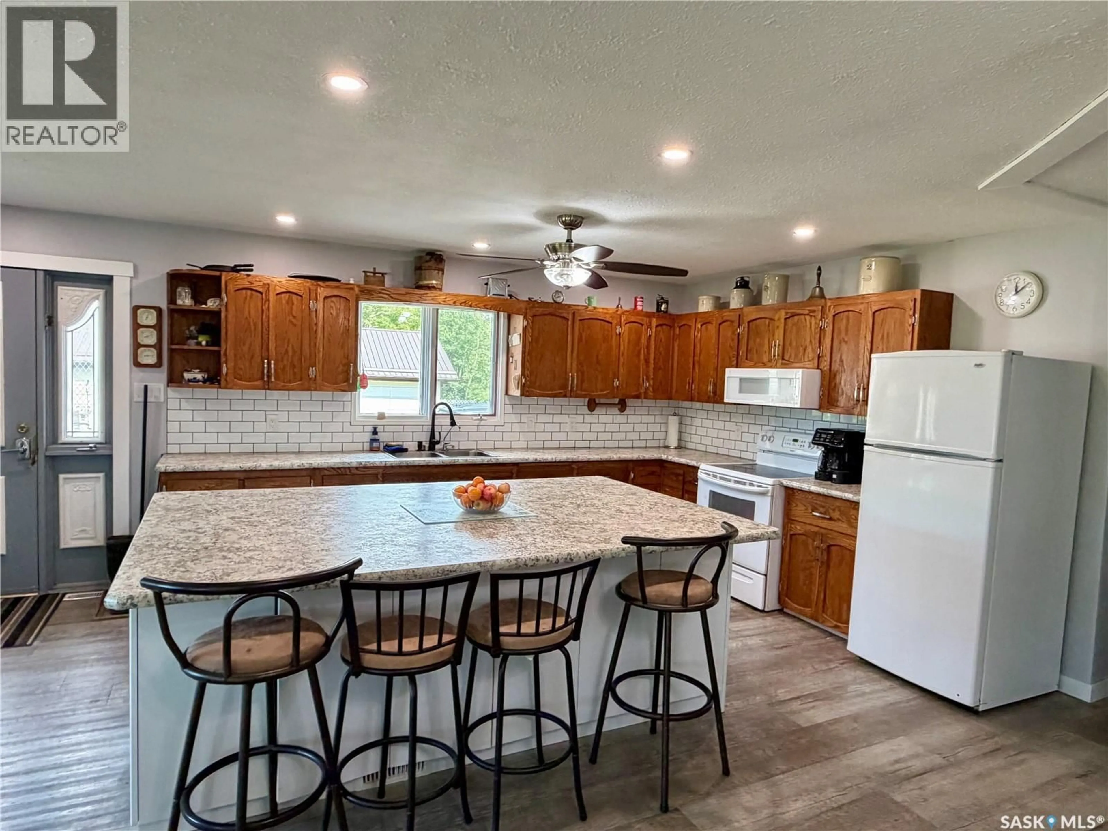 Open concept kitchen, ceramic/tile floor for 10 ACRE ACREAGE, Medstead Rm No.497 Saskatchewan S0M1W0