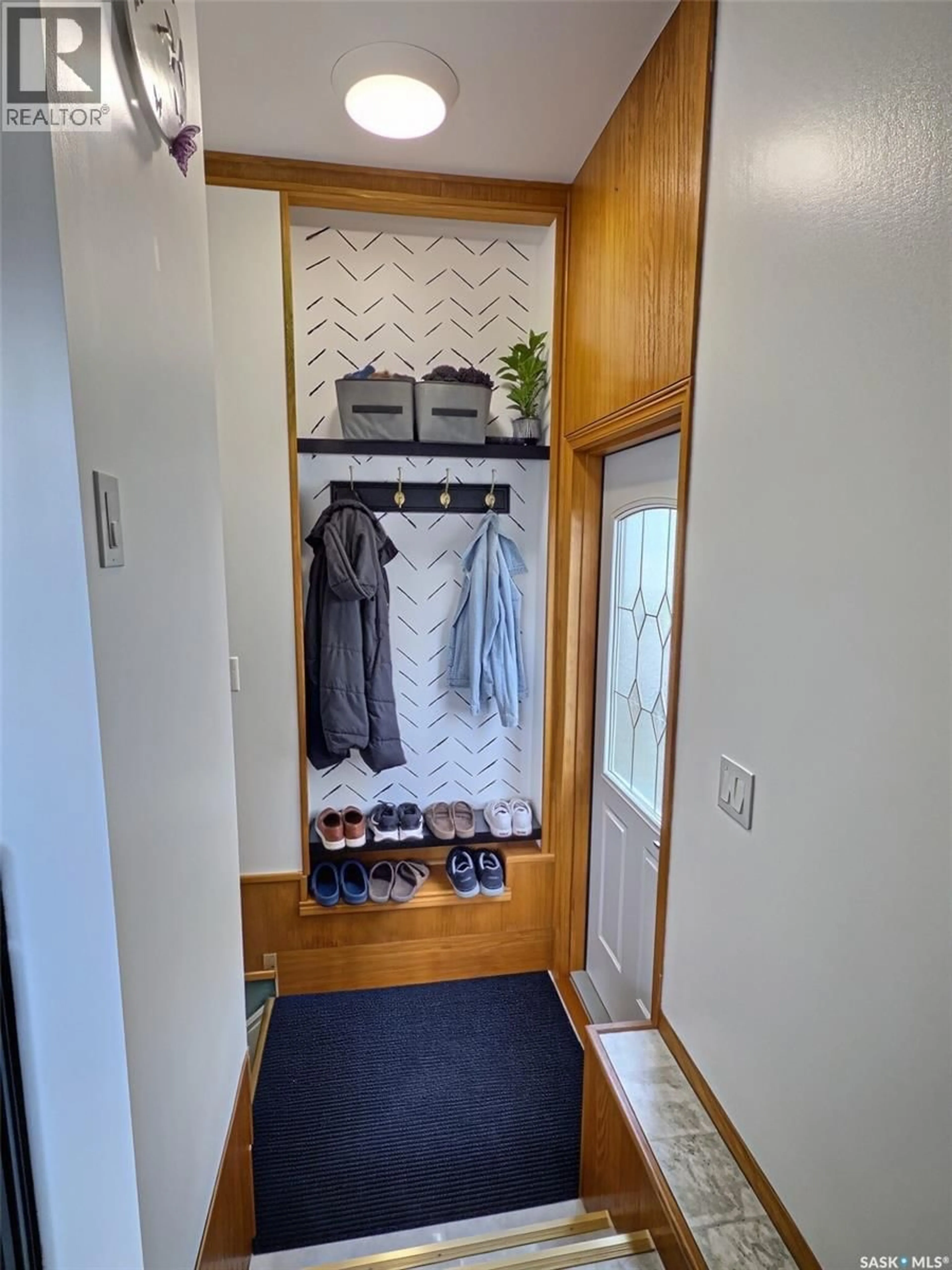 Indoor entryway for 729 ISABELLE STREET, Estevan Saskatchewan S4A1P8