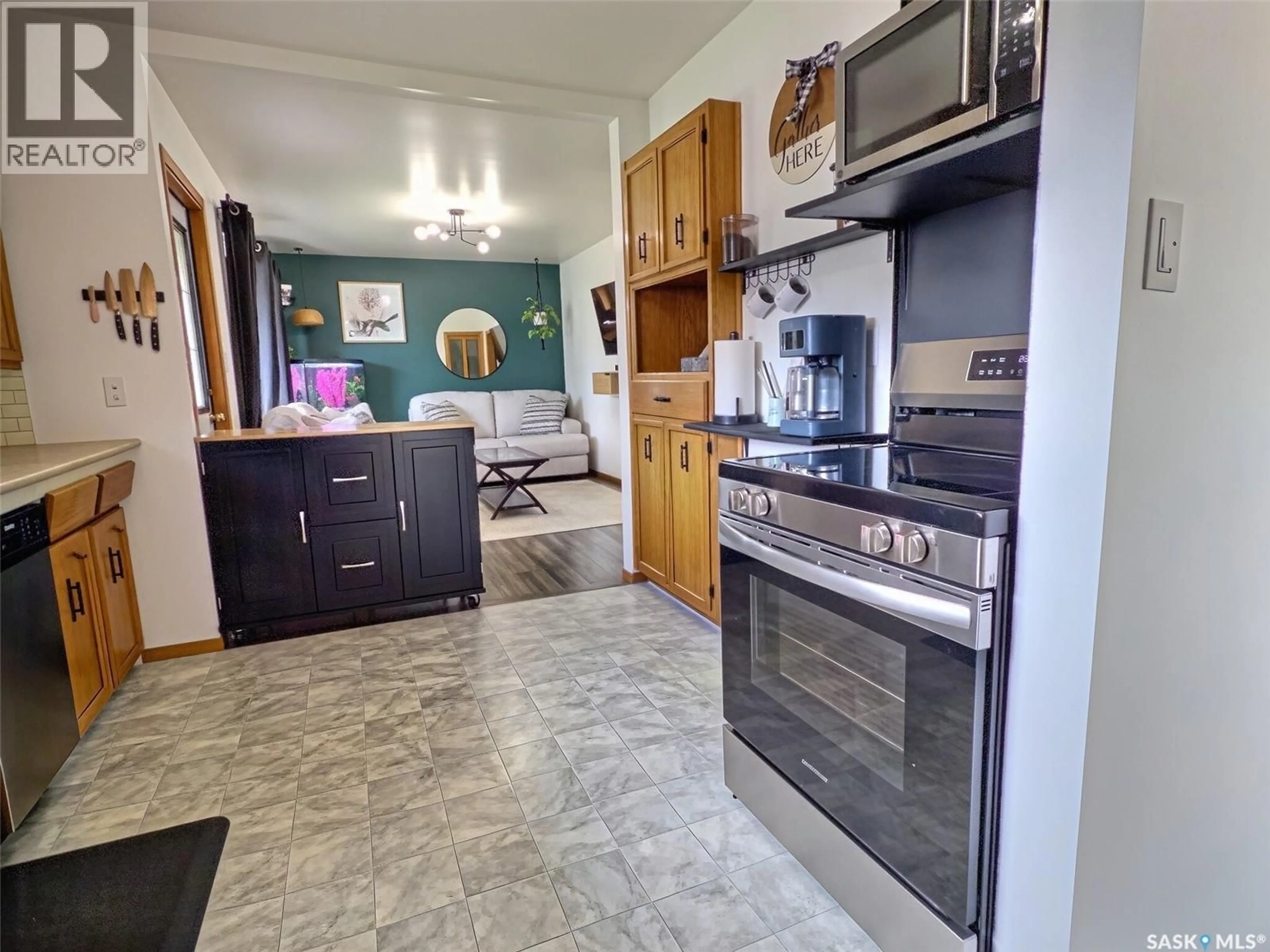 Standard kitchen, ceramic/tile floor for 729 ISABELLE STREET, Estevan Saskatchewan S4A1P8