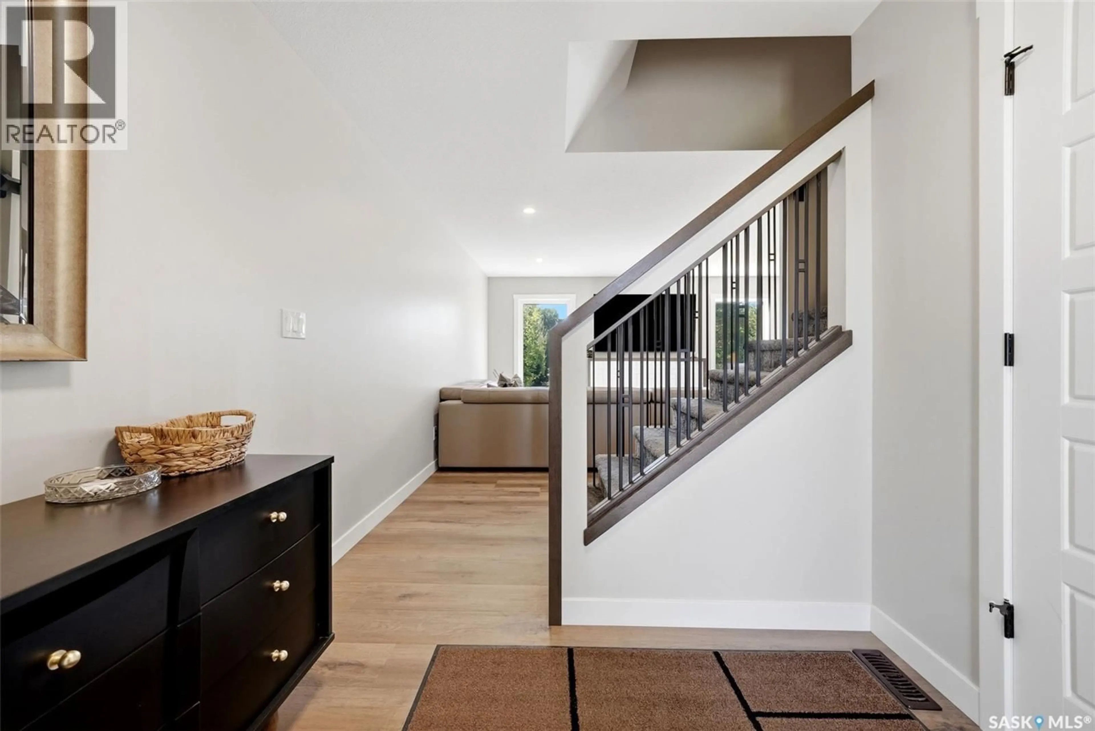Indoor entryway for 715 3RD AVENUE, Pilot Butte Saskatchewan S0G3Z0