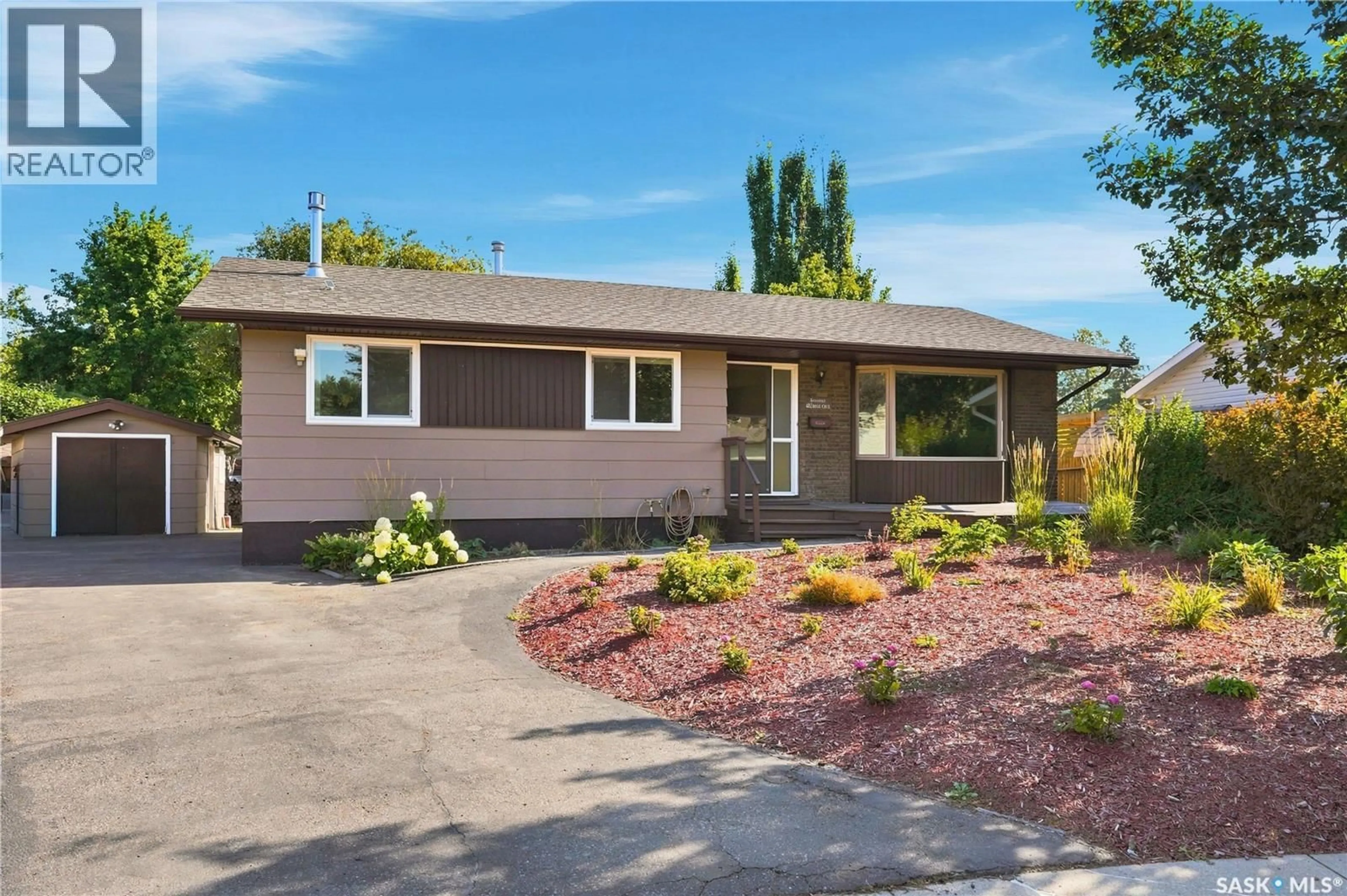 Home with vinyl exterior material, street for 402 BEGG CRESCENT, Saskatoon Saskatchewan S7H4P5
