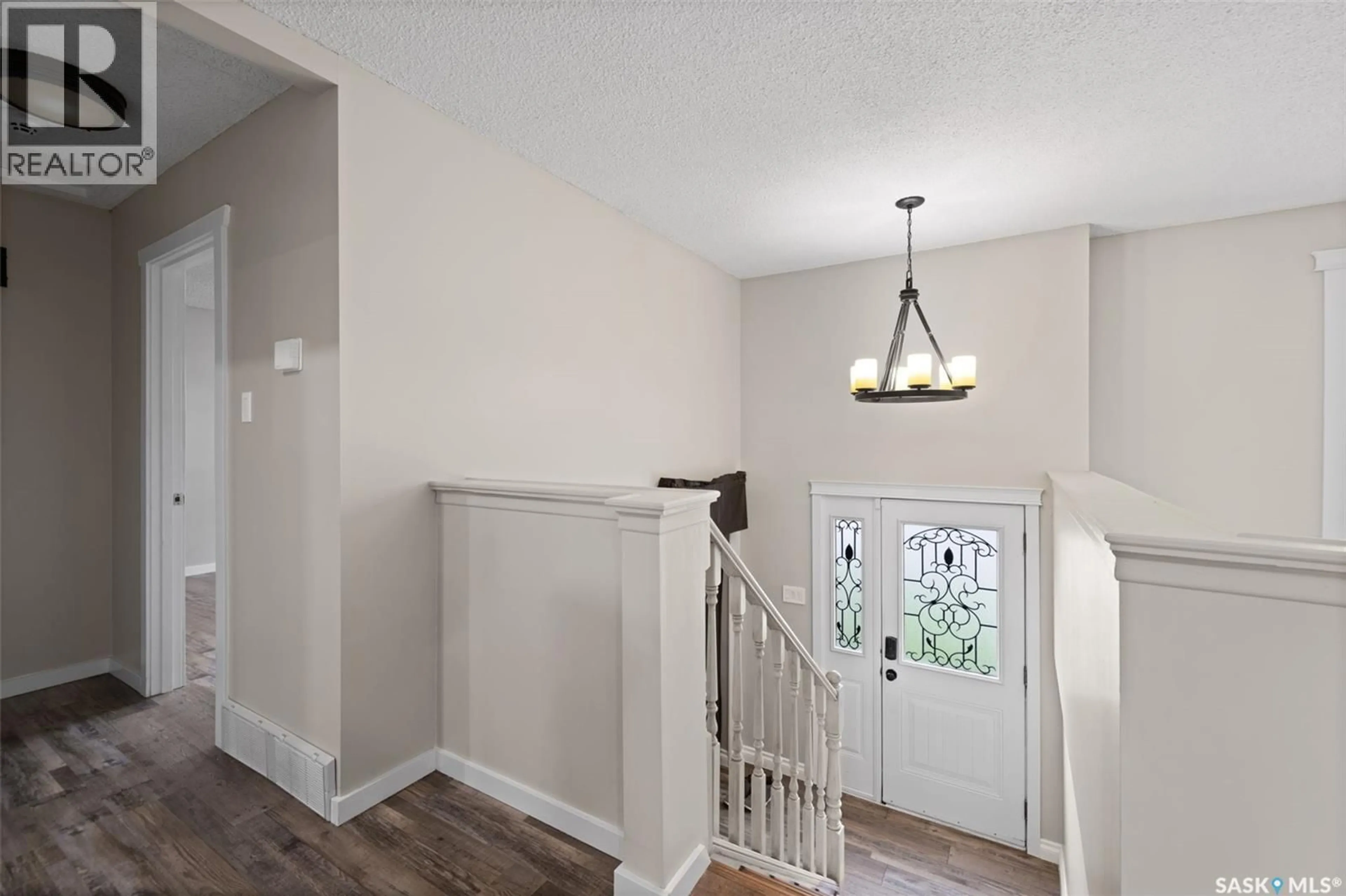 Indoor entryway for 1538 SPADINA STREET, Moose Jaw Saskatchewan S6H7E6