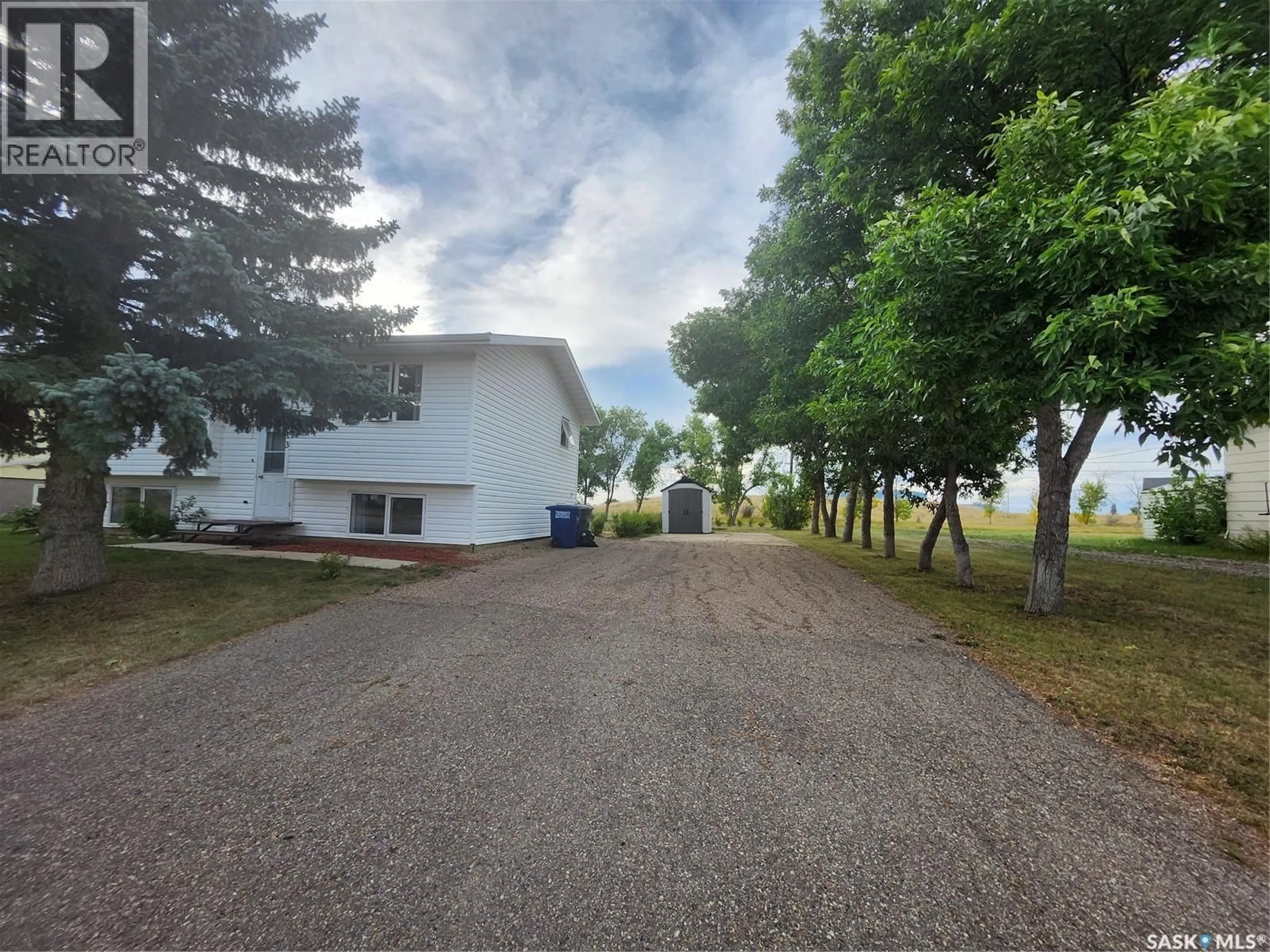 A pic from outside/outdoor area/front of a property/back of a property/a pic from drone, street for 413 2ND STREET, Cabri Saskatchewan S0N0J0