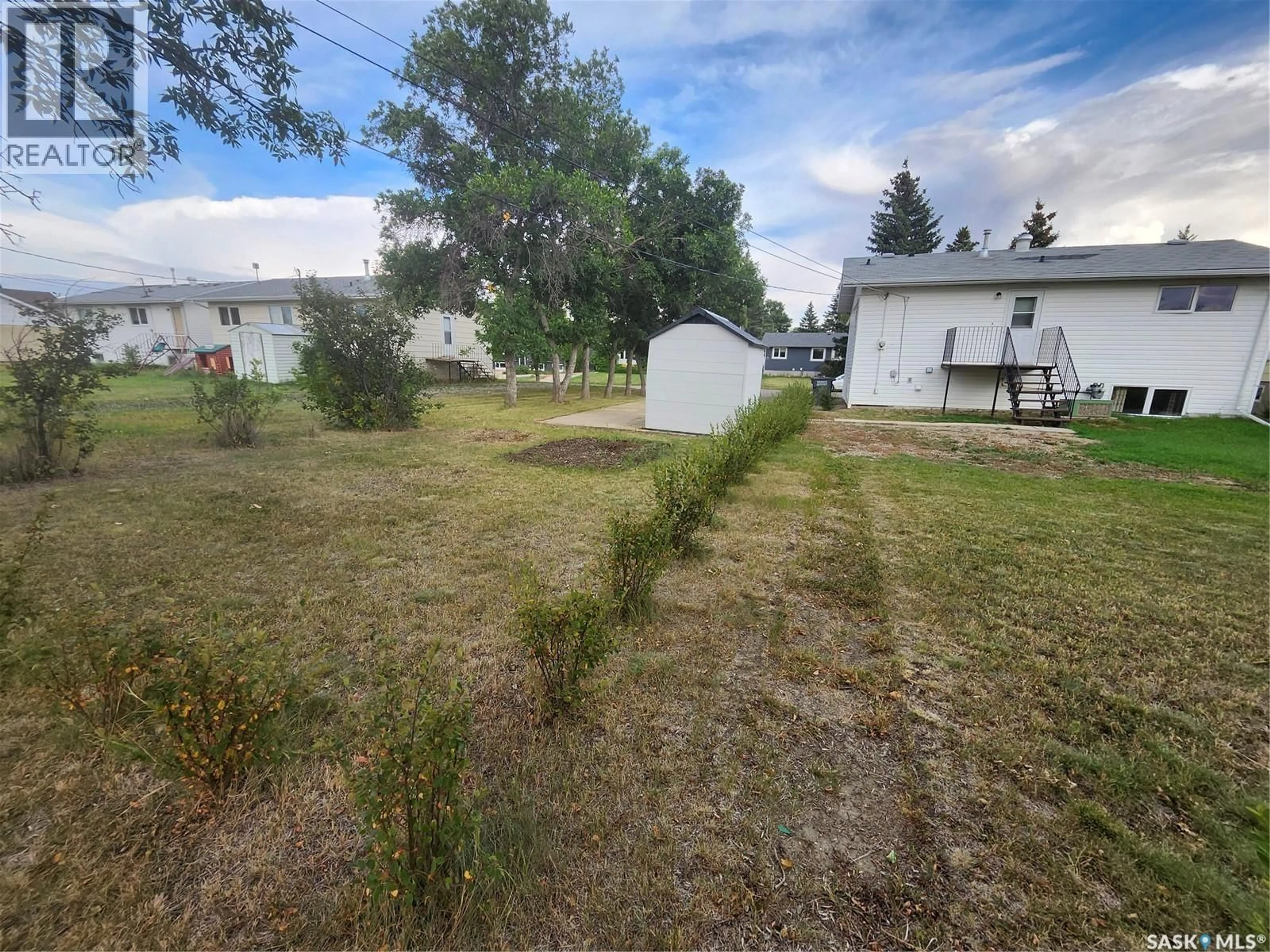 A pic from outside/outdoor area/front of a property/back of a property/a pic from drone, street for 413 2ND STREET, Cabri Saskatchewan S0N0J0