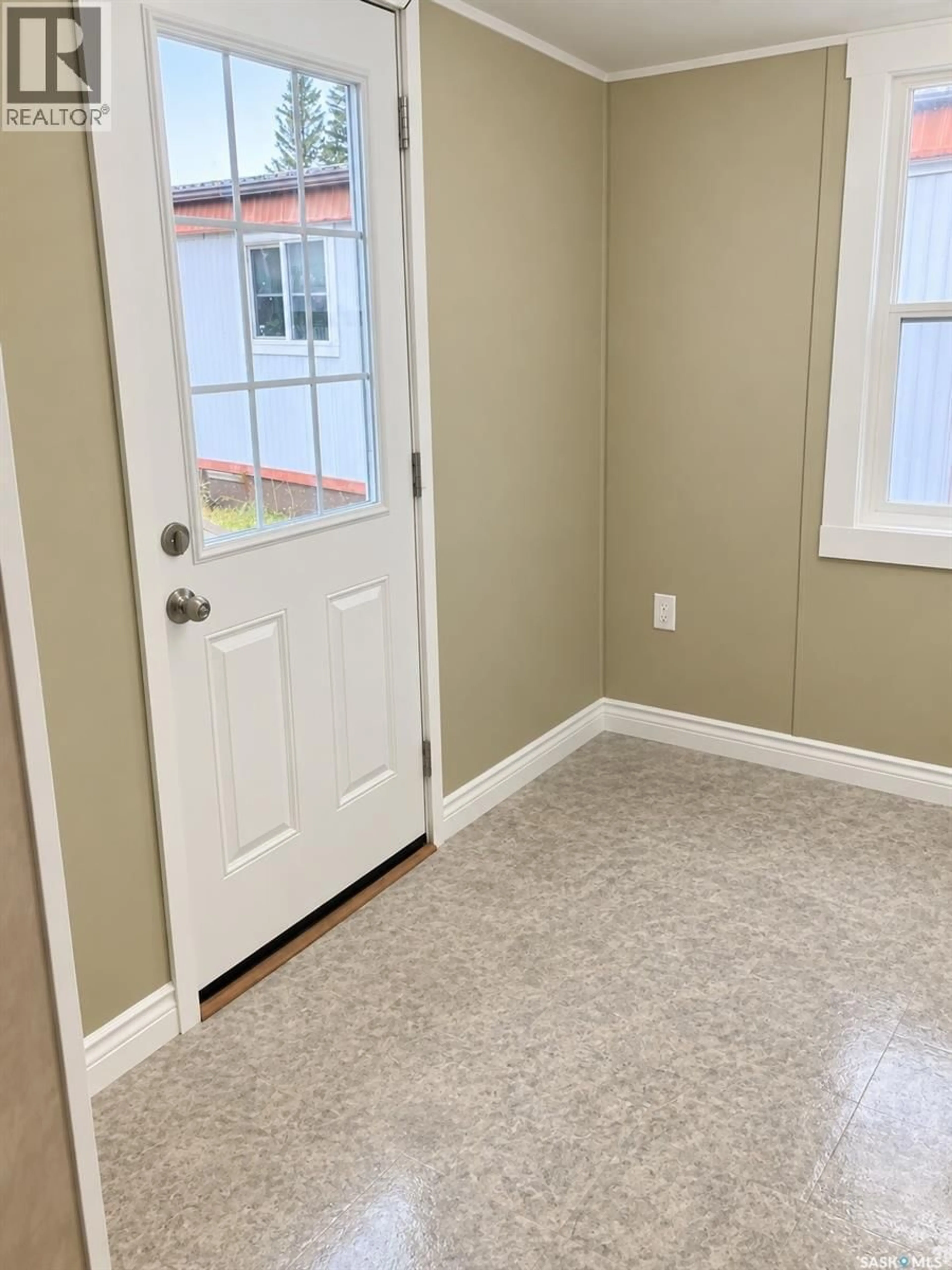 Indoor entryway for 603 1524 RAYNER AVENUE, Saskatoon Saskatchewan S7N1Y1