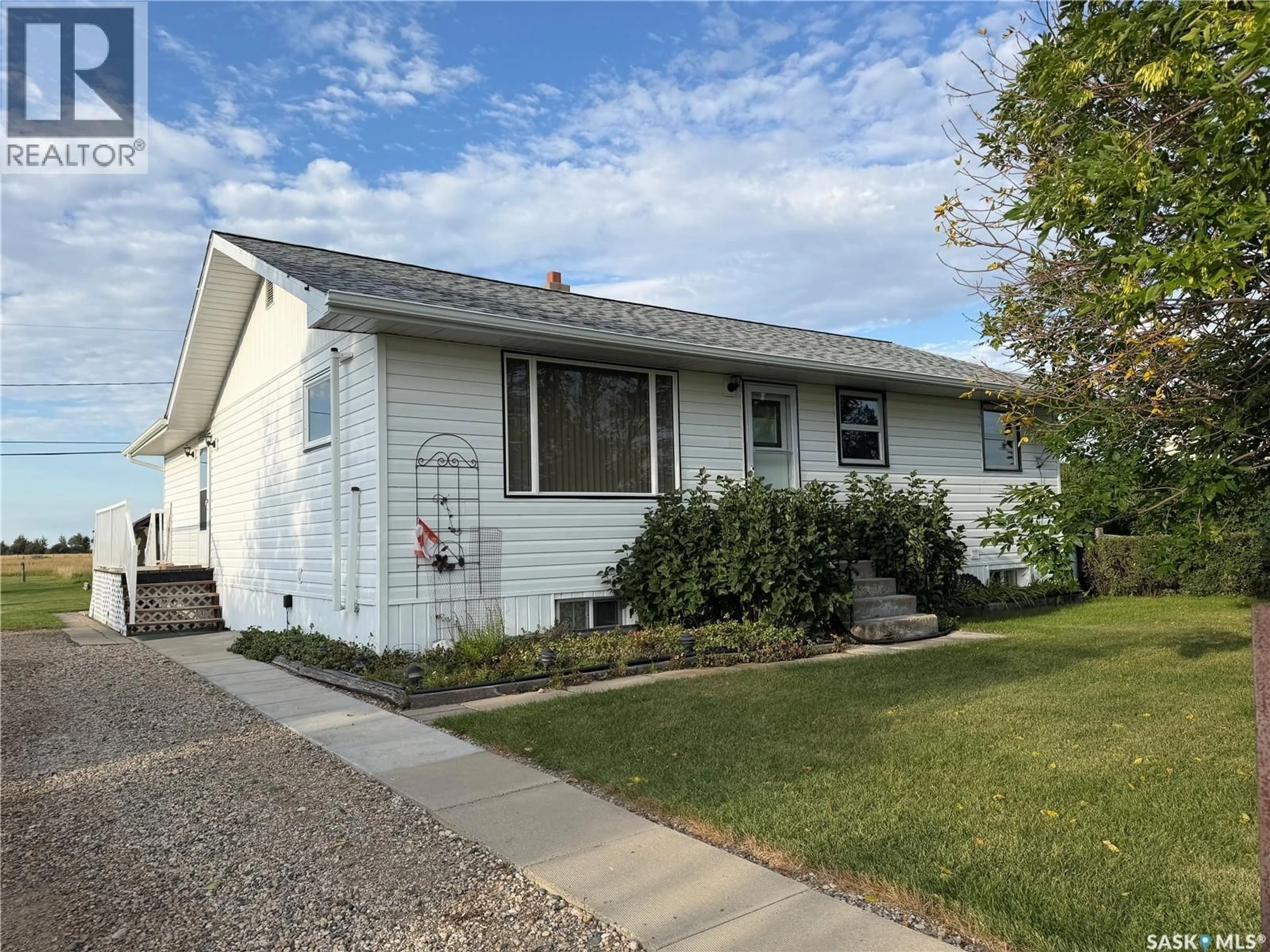 Home with vinyl exterior material, street for 2 RAILWAY AVENUE, Dafoe Saskatchewan S0K1C0