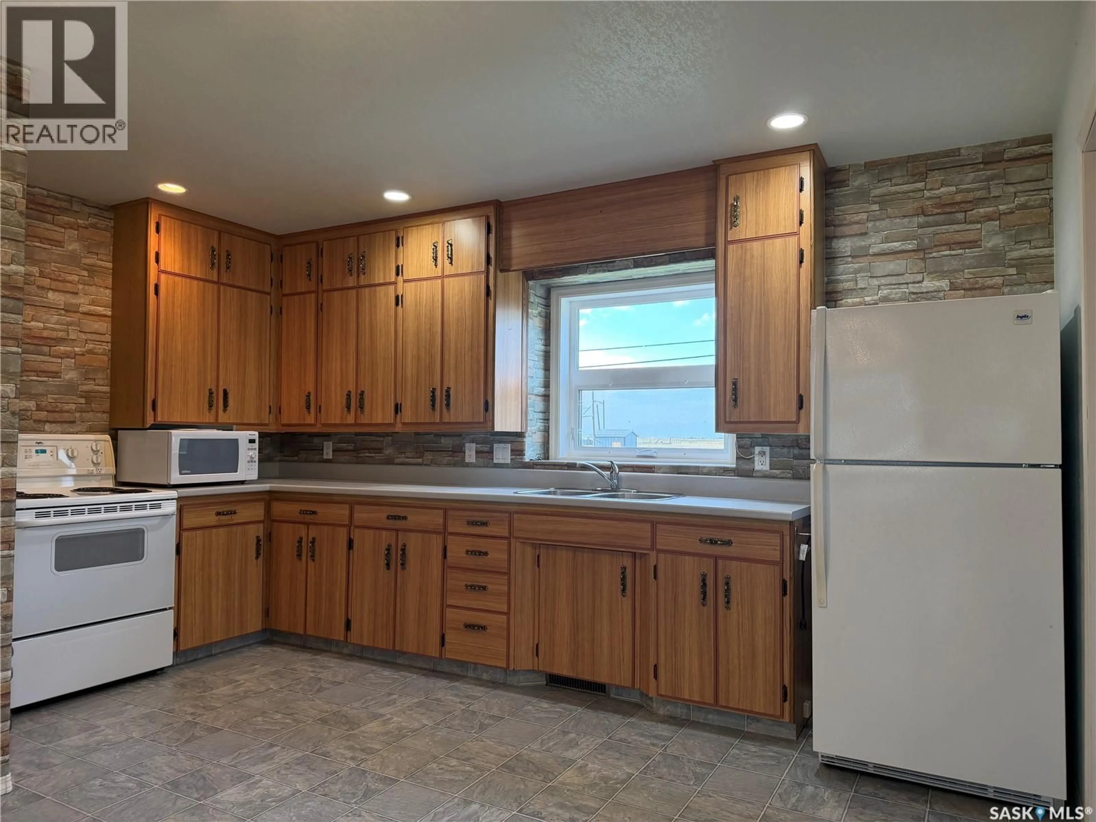 Standard kitchen, unknown for 2 RAILWAY AVENUE, Dafoe Saskatchewan S0K1C0