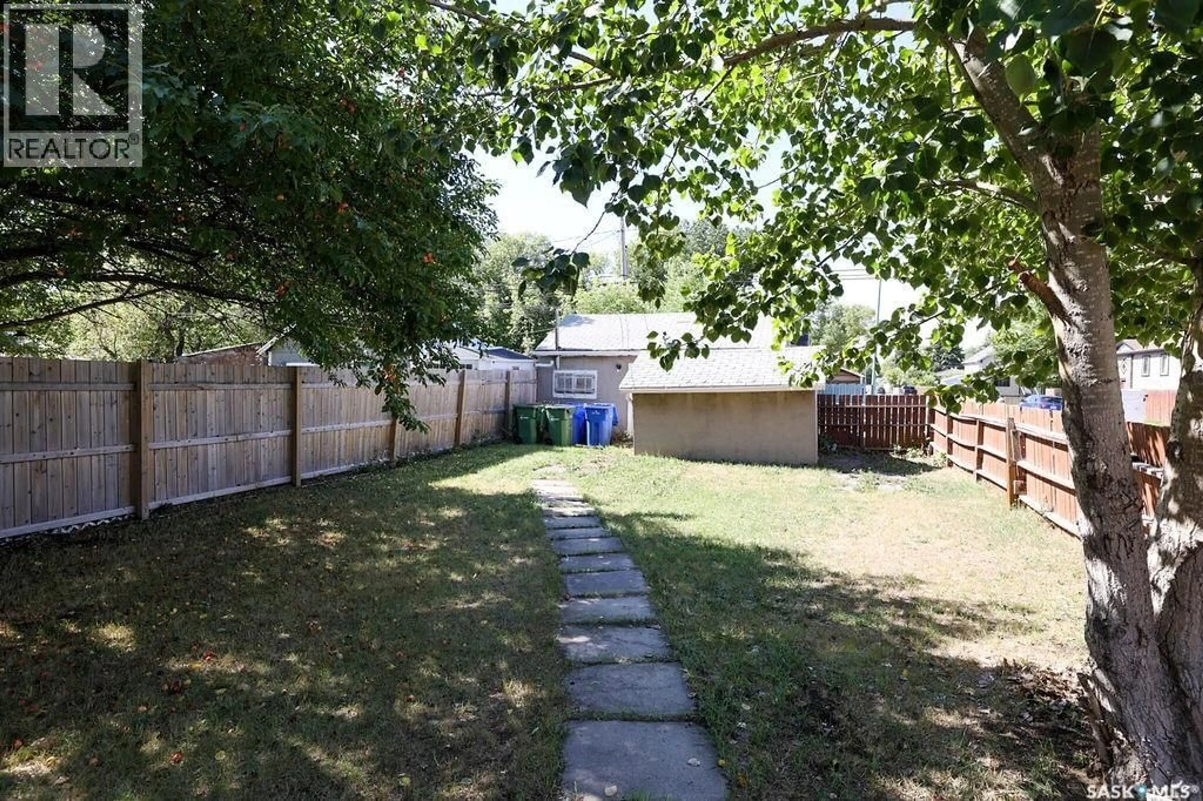 Patio, street for 2100 REYNOLDS STREET, Regina Saskatchewan S4N3N1