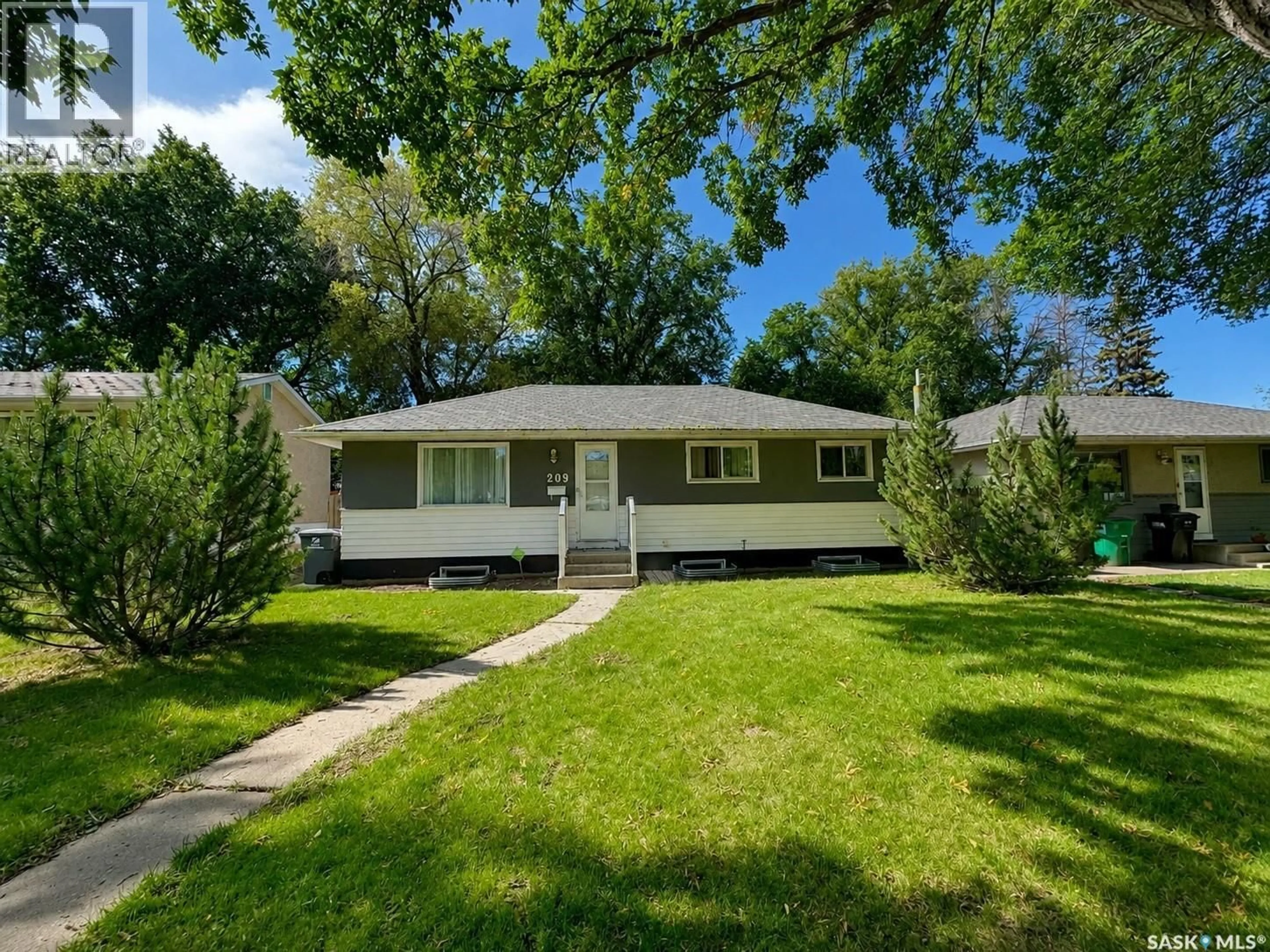 Home with vinyl exterior material, street for 209 WINNIPEG AVENUE, Saskatoon Saskatchewan S7M3M1