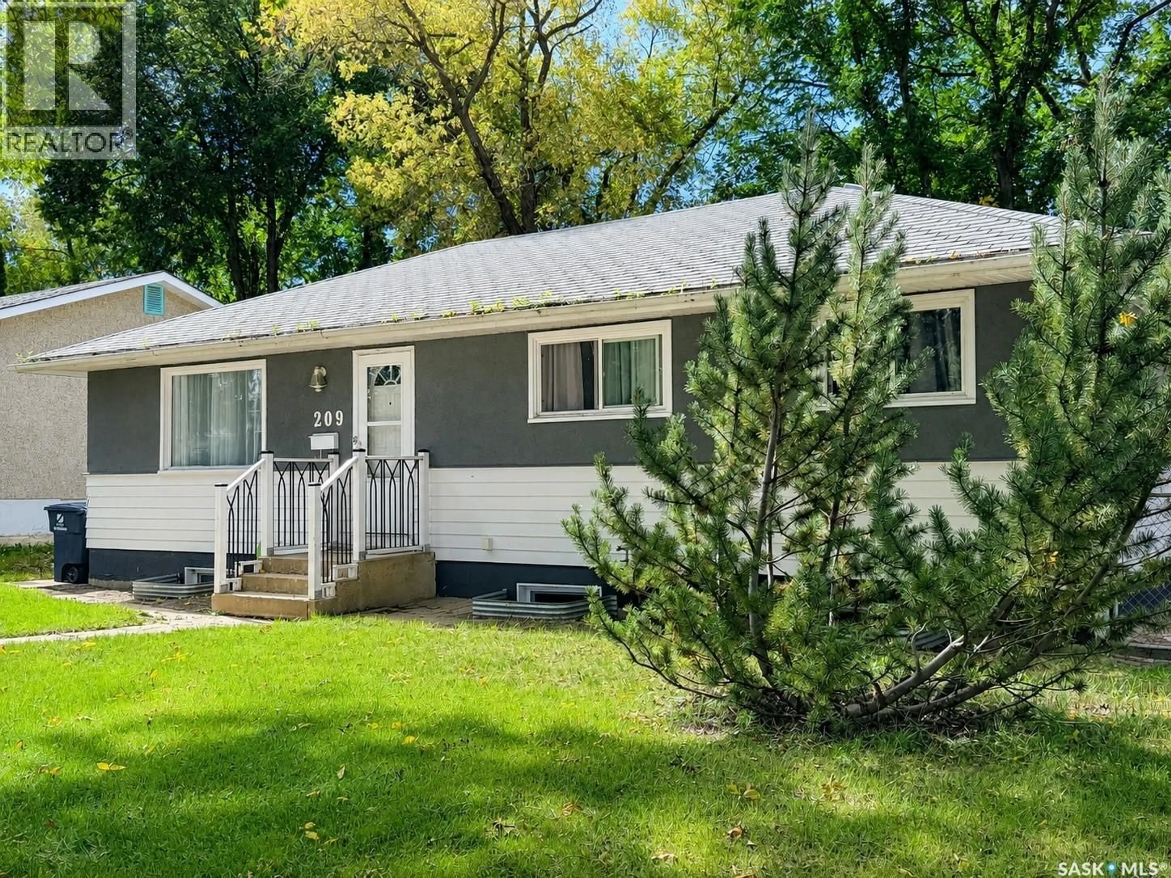 Home with vinyl exterior material, street for 209 WINNIPEG AVENUE, Saskatoon Saskatchewan S7M3M1