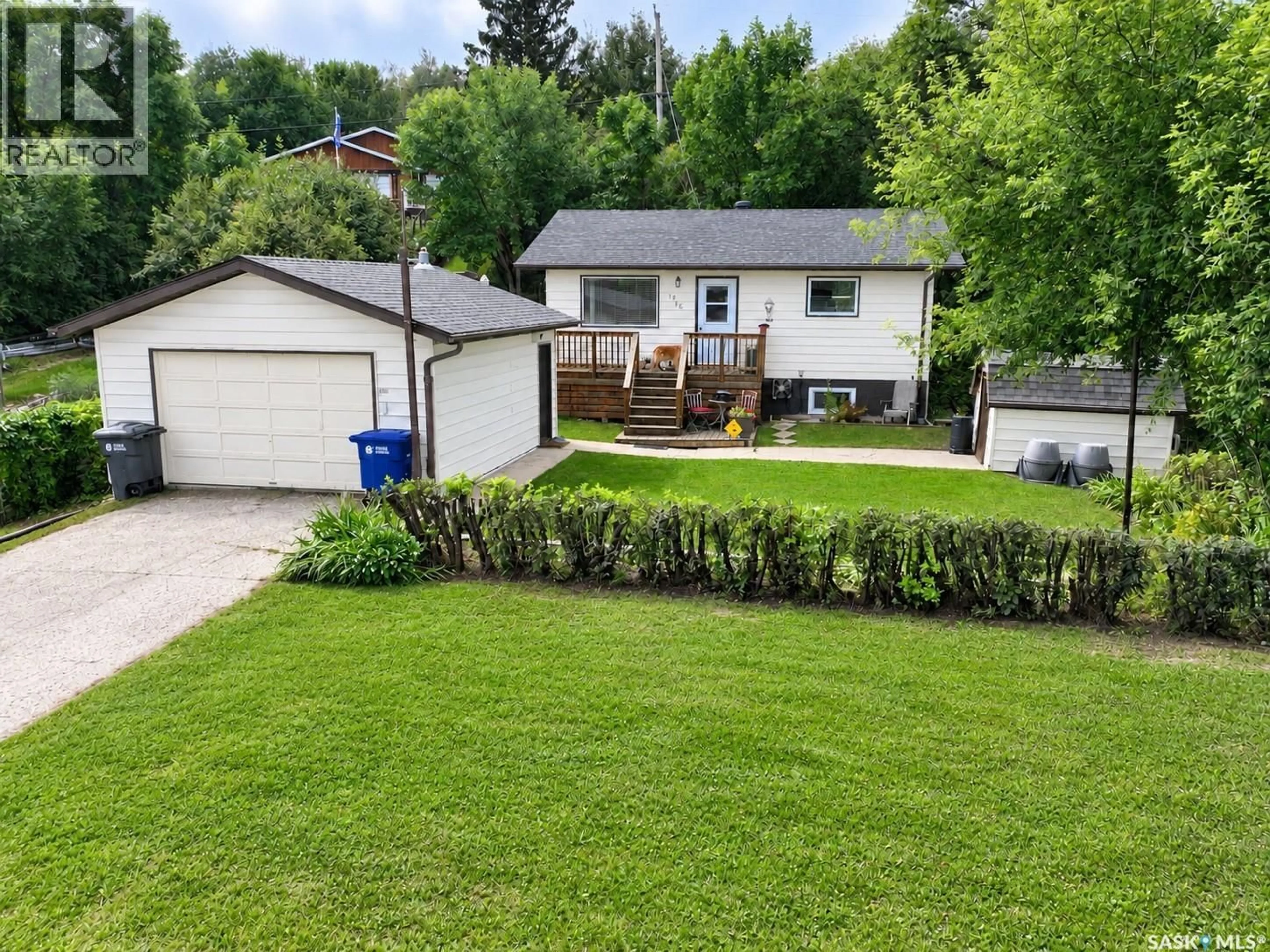 A pic from outside/outdoor area/front of a property/back of a property/a pic from drone, street for 1255 GRAND AVENUE, Buena Vista Saskatchewan S2V1A4