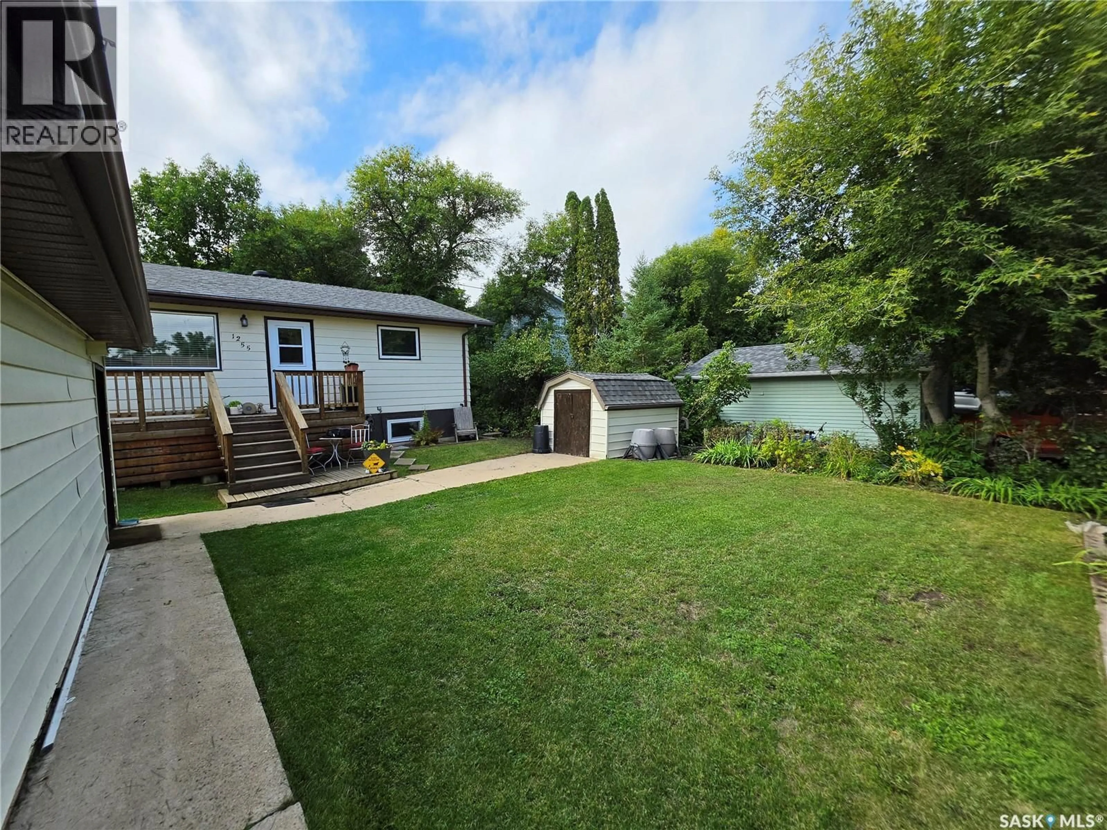 A pic from outside/outdoor area/front of a property/back of a property/a pic from drone, street for 1255 GRAND AVENUE, Buena Vista Saskatchewan S2V1A4